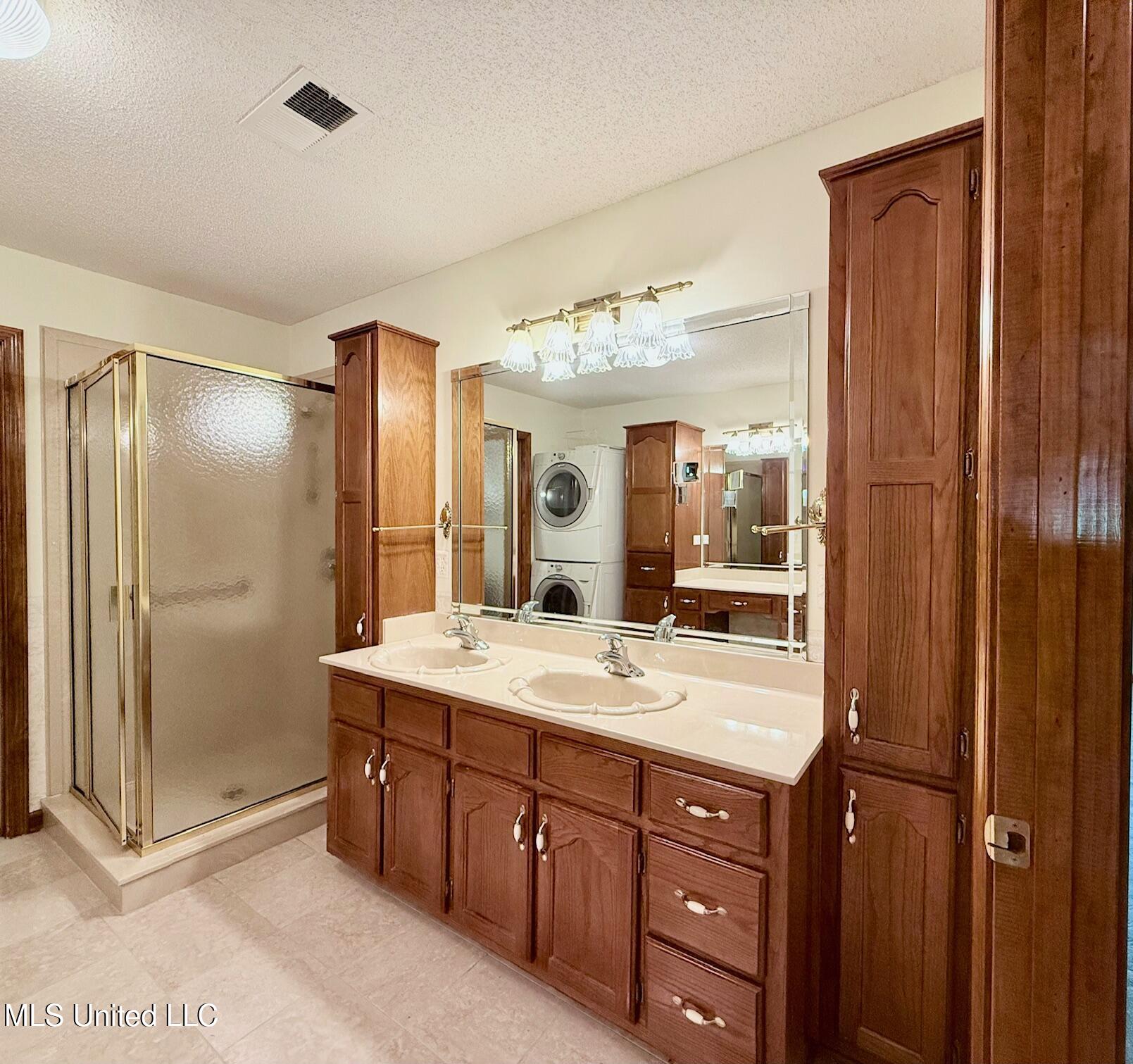 155 W Foxwood Circle Cir