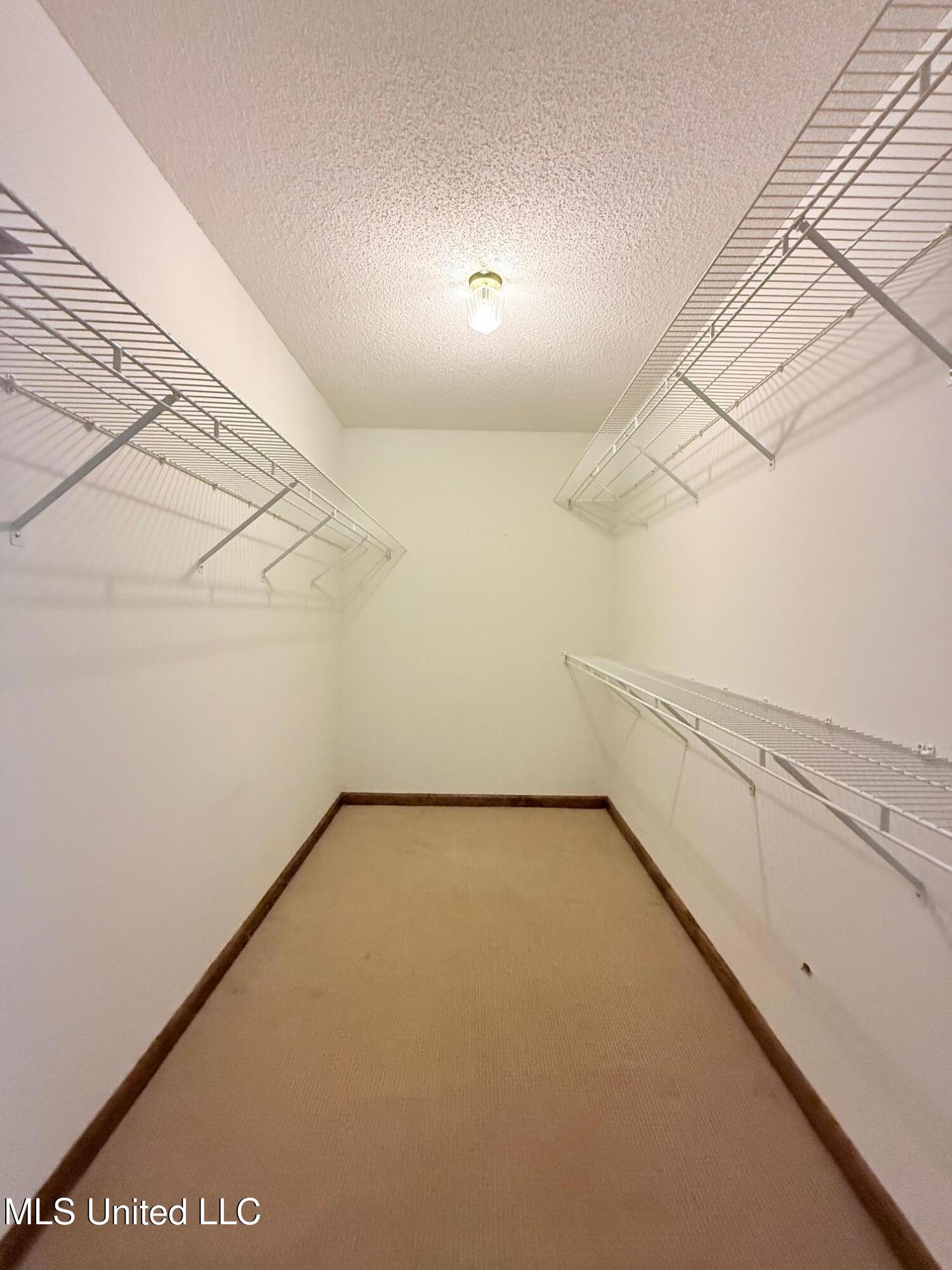 155 W Foxwood Circle Cir