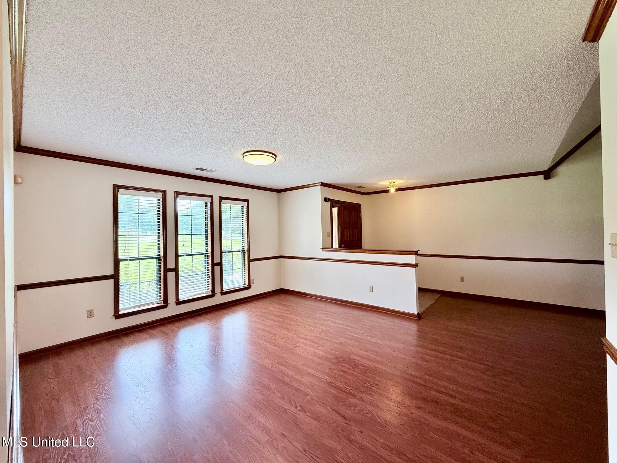 155 W Foxwood Circle Cir