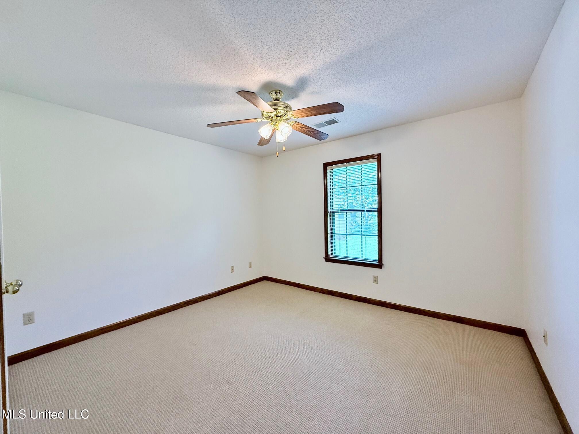 155 W Foxwood Circle Cir