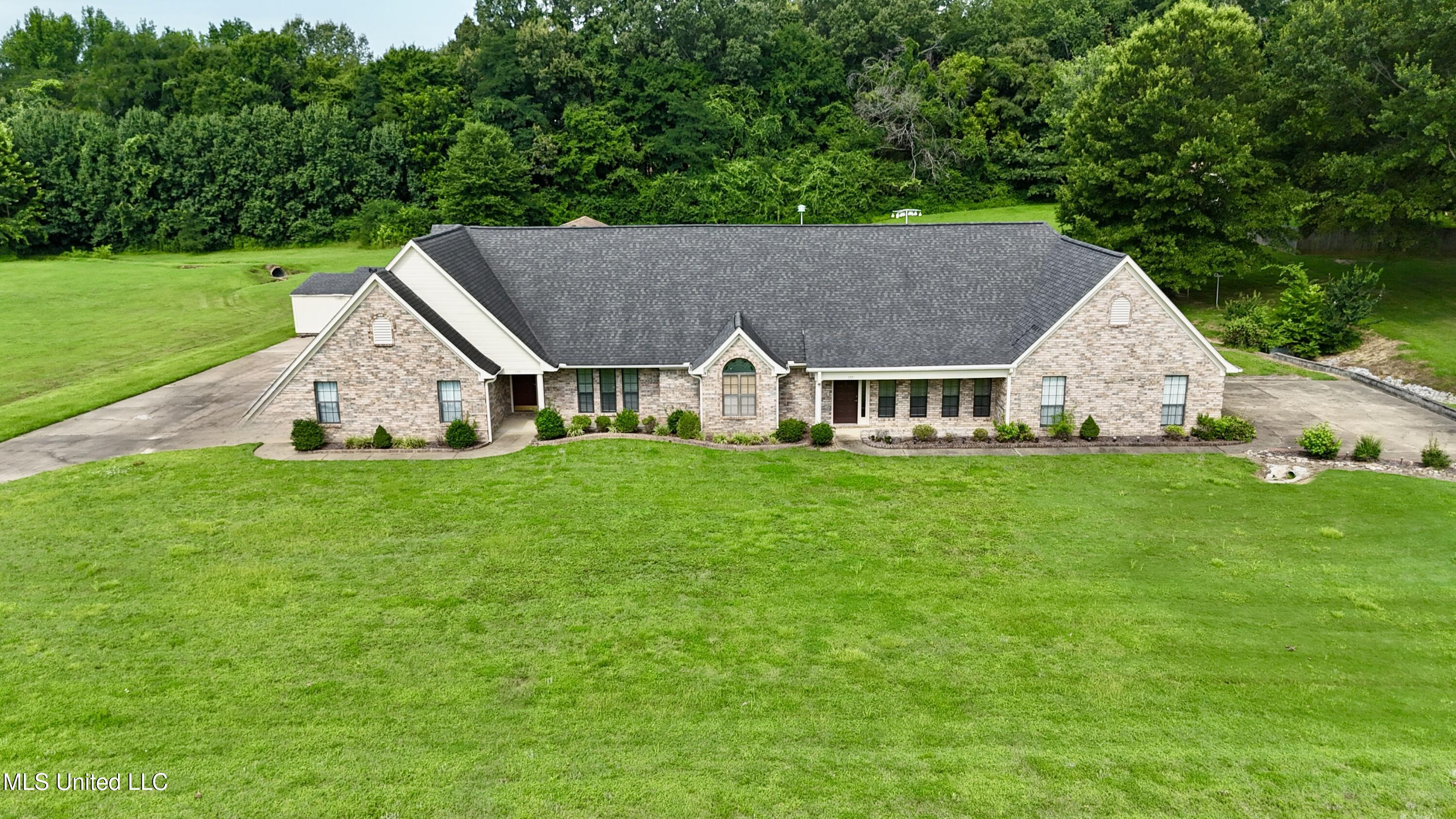 155 W Foxwood Circle Cir