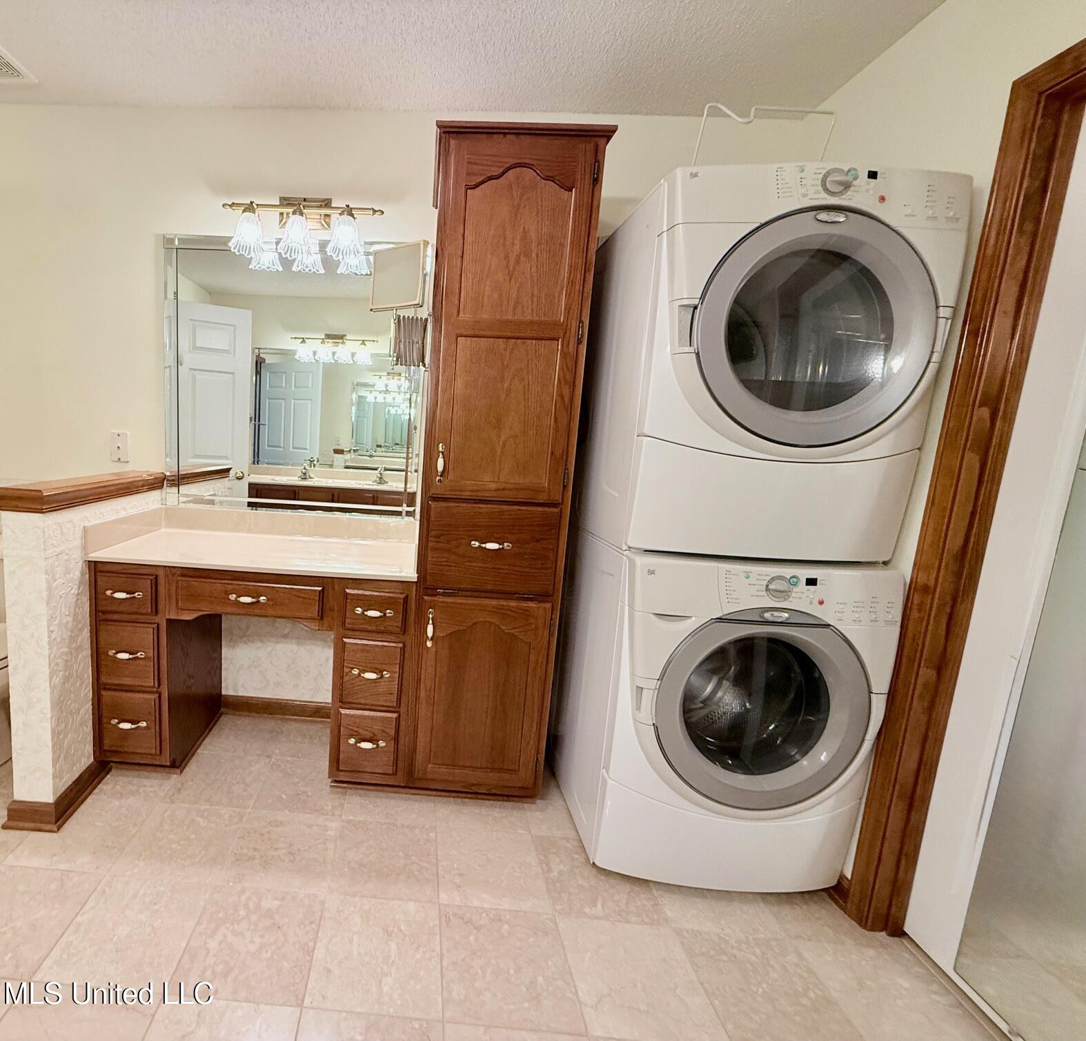 155 W Foxwood Circle Cir