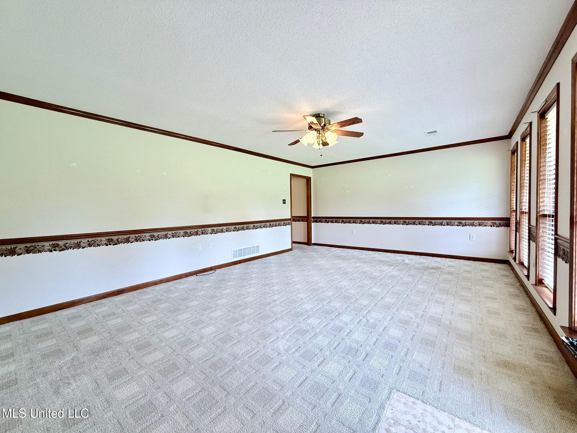 155 W Foxwood Circle Cir