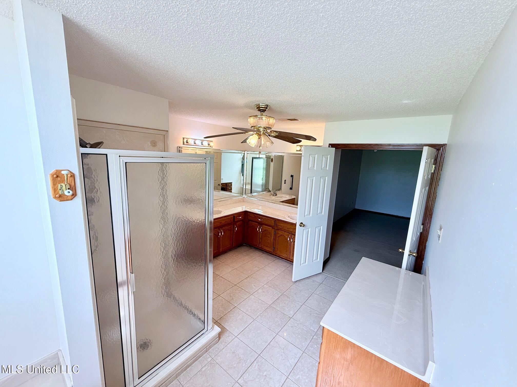 155 W Foxwood Circle Cir