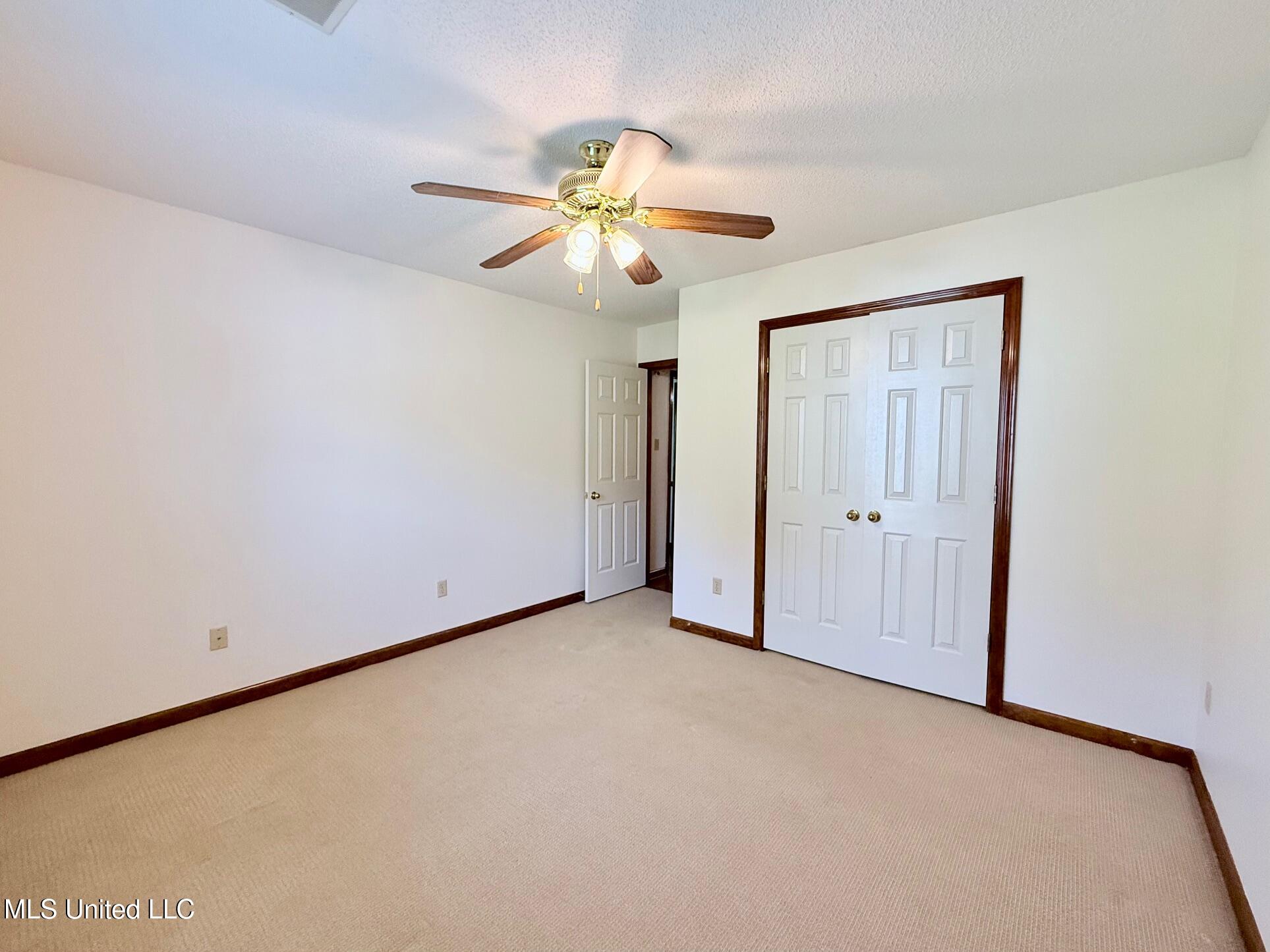 155 W Foxwood Circle Cir