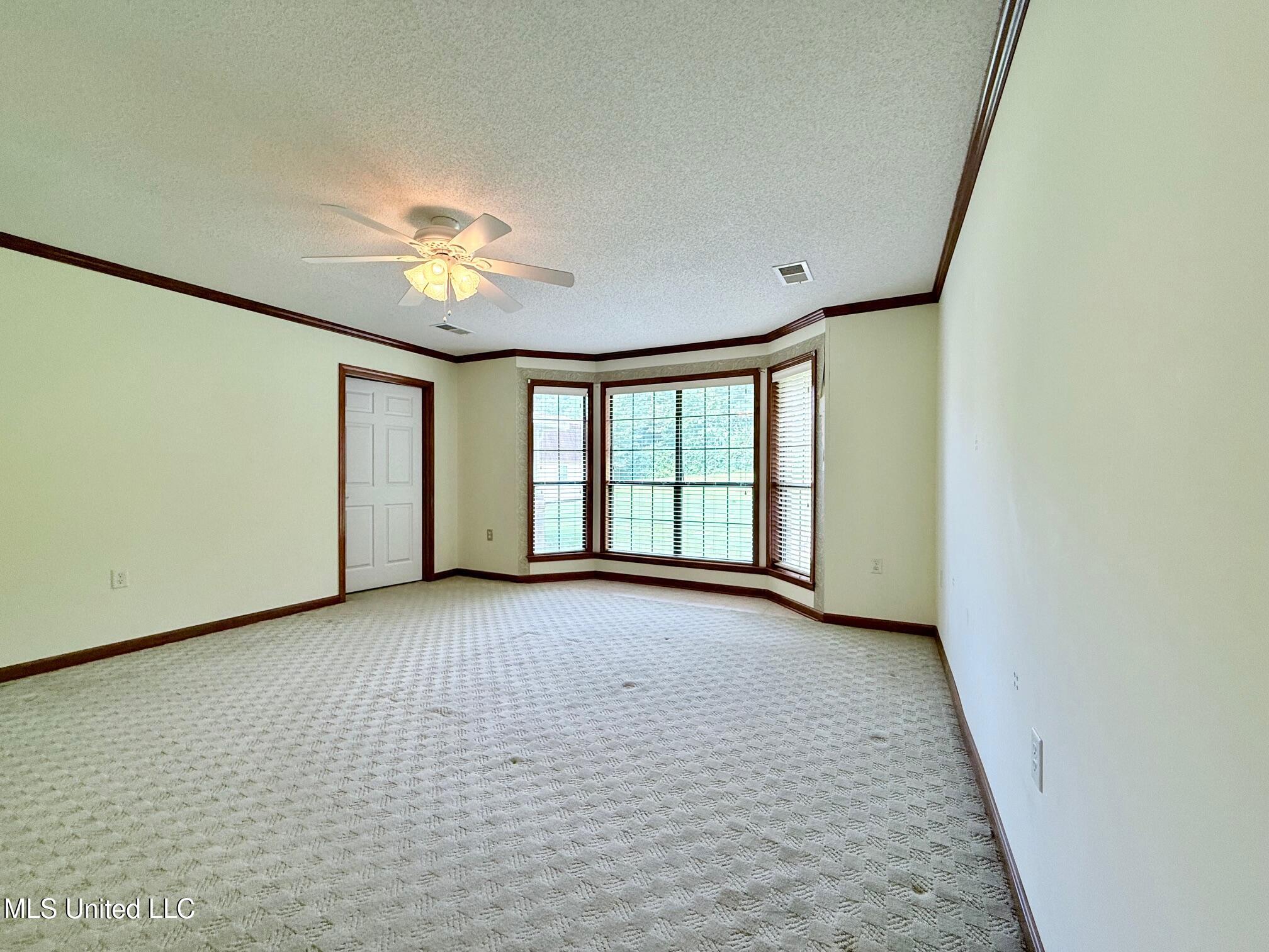 155 W Foxwood Circle Cir