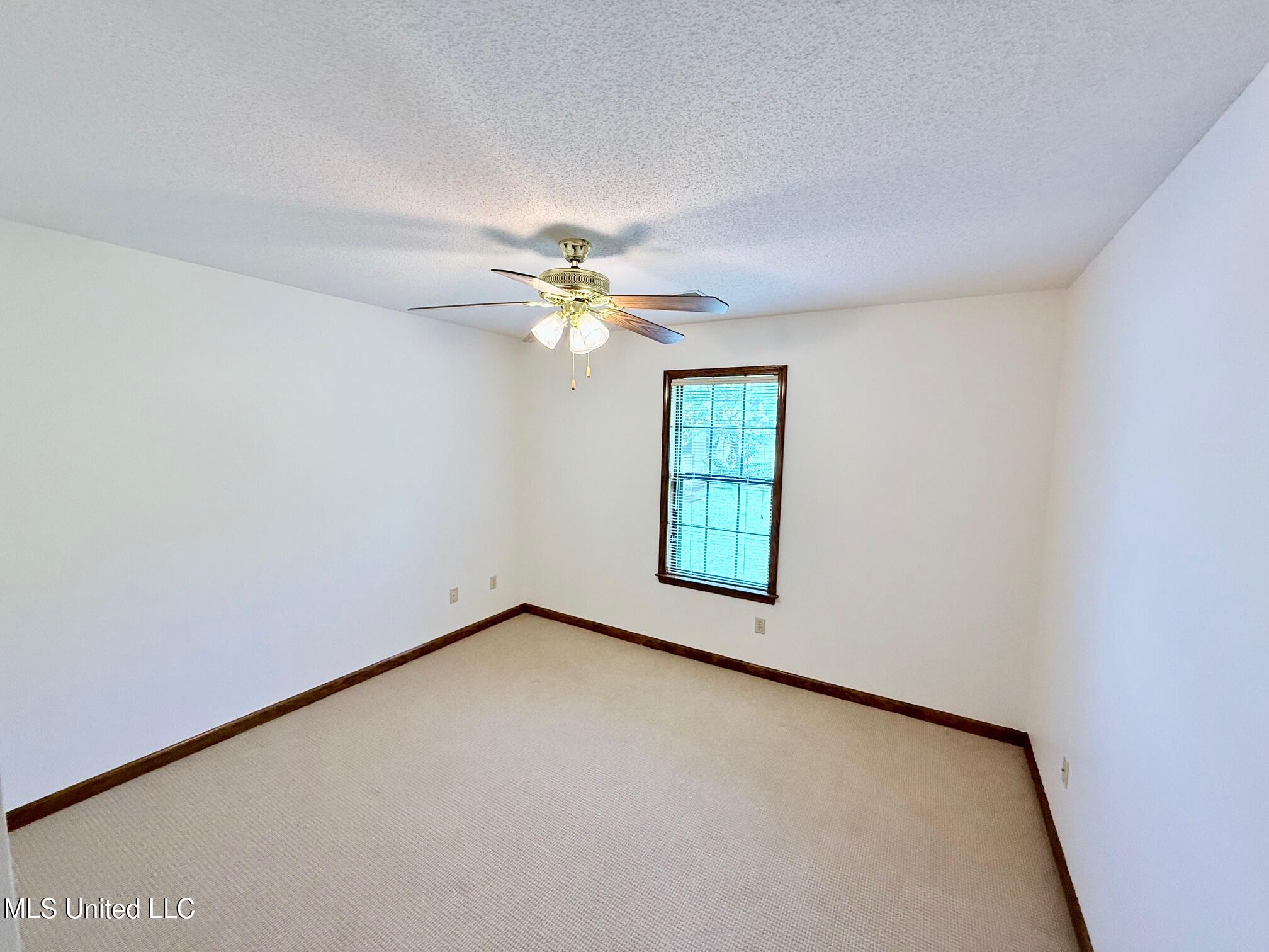 155 W Foxwood Circle Cir