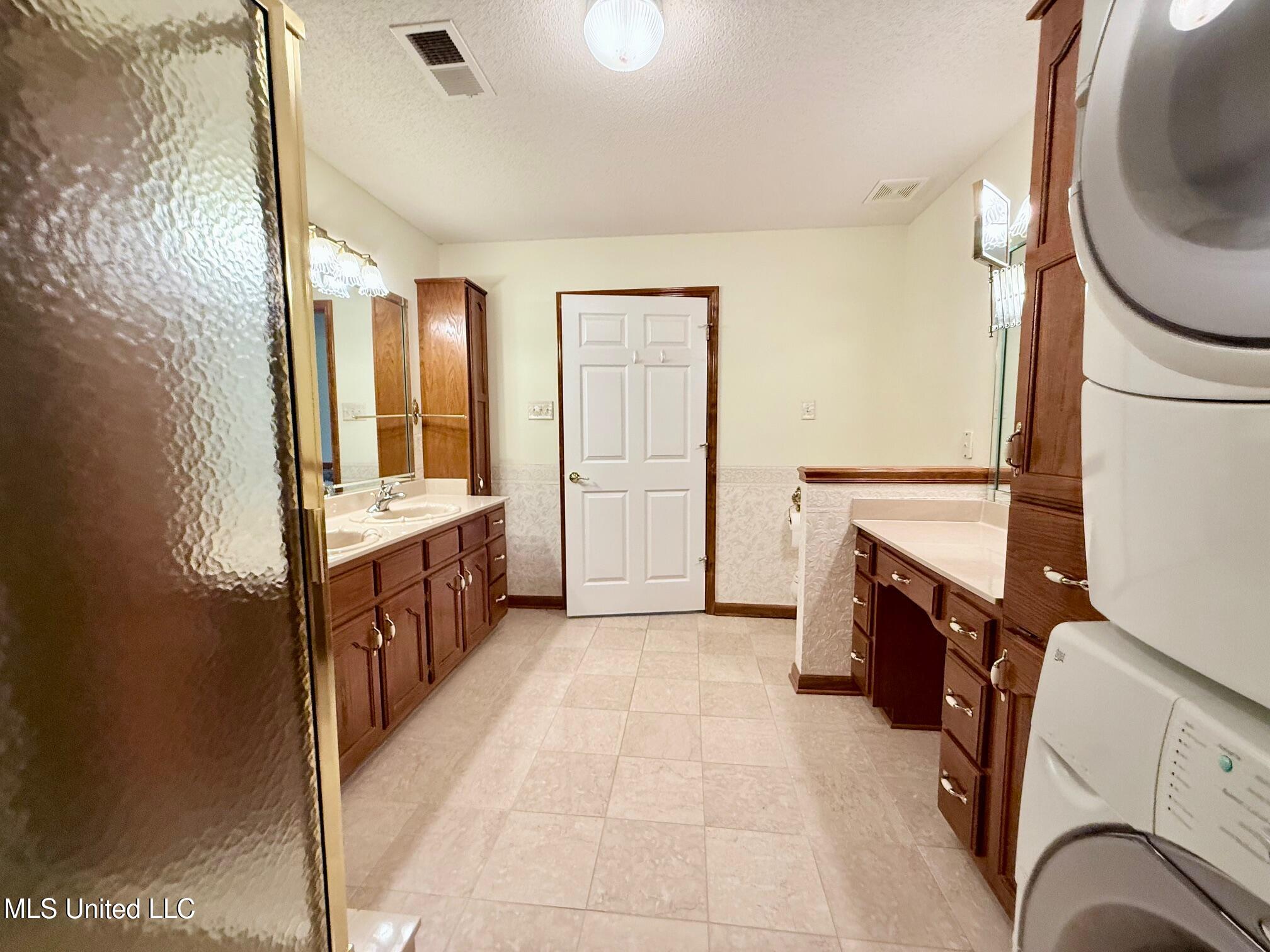 155 W Foxwood Circle Cir