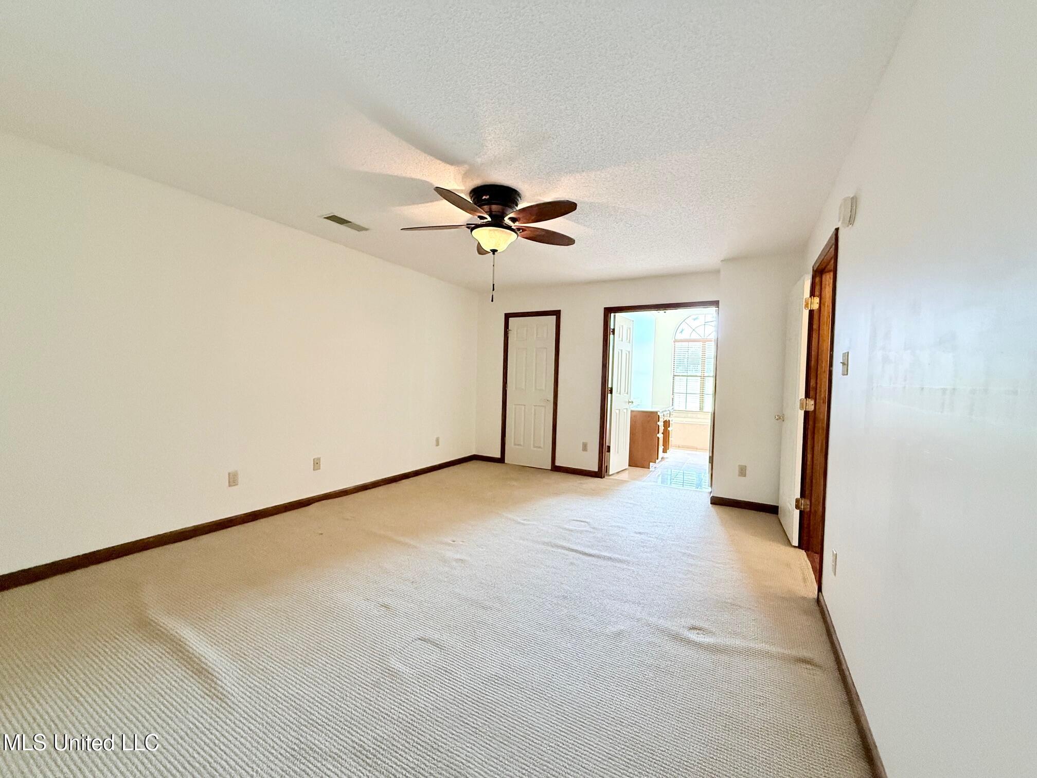 155 W Foxwood Circle Cir