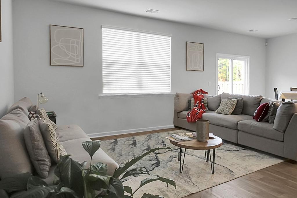 166 Oakwood Boulevard