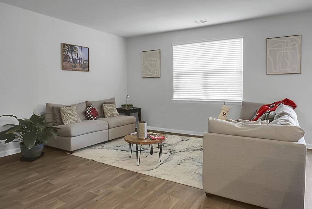 166 Oakwood Boulevard