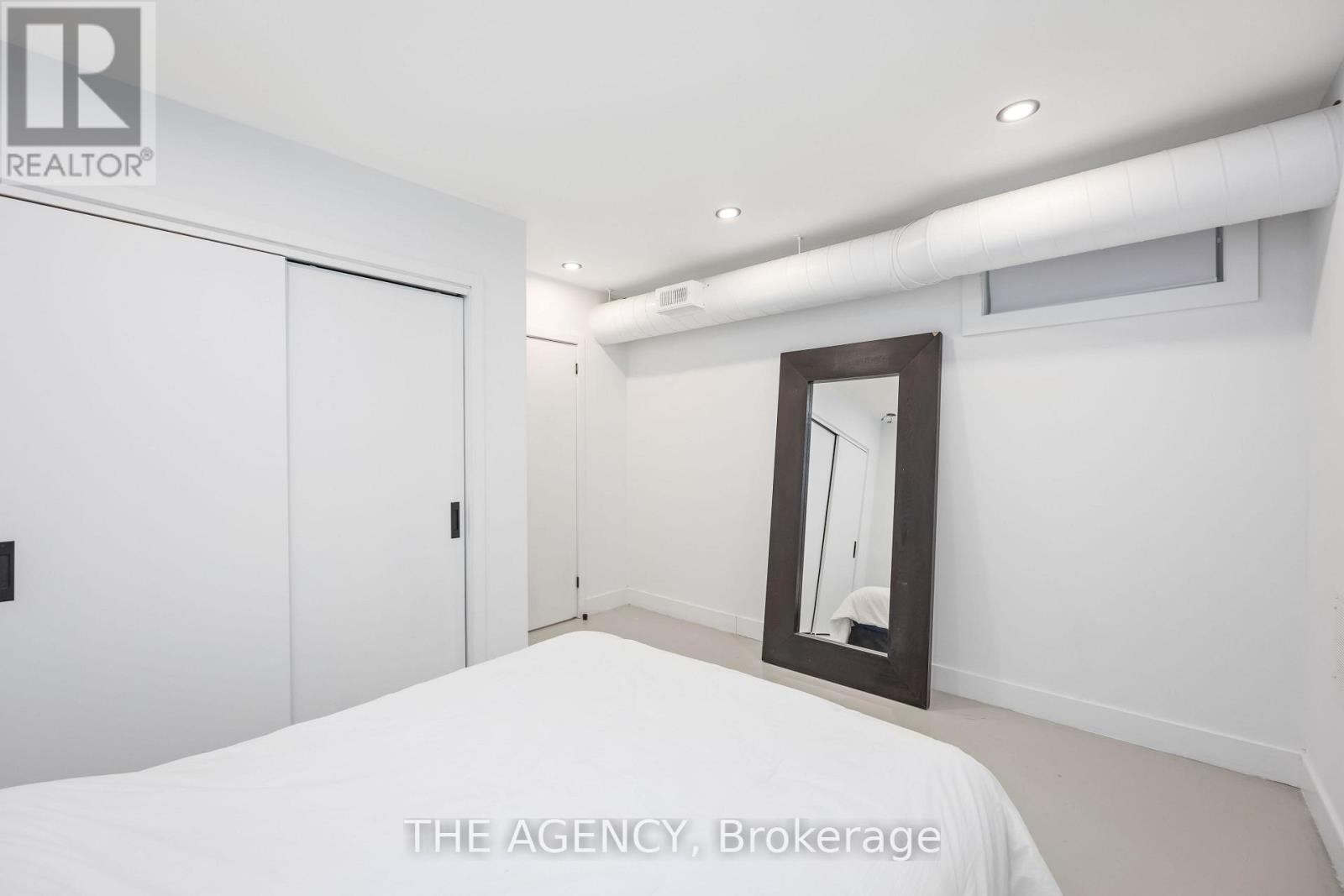 D - 2508 LAKESHORE BOULEVARD