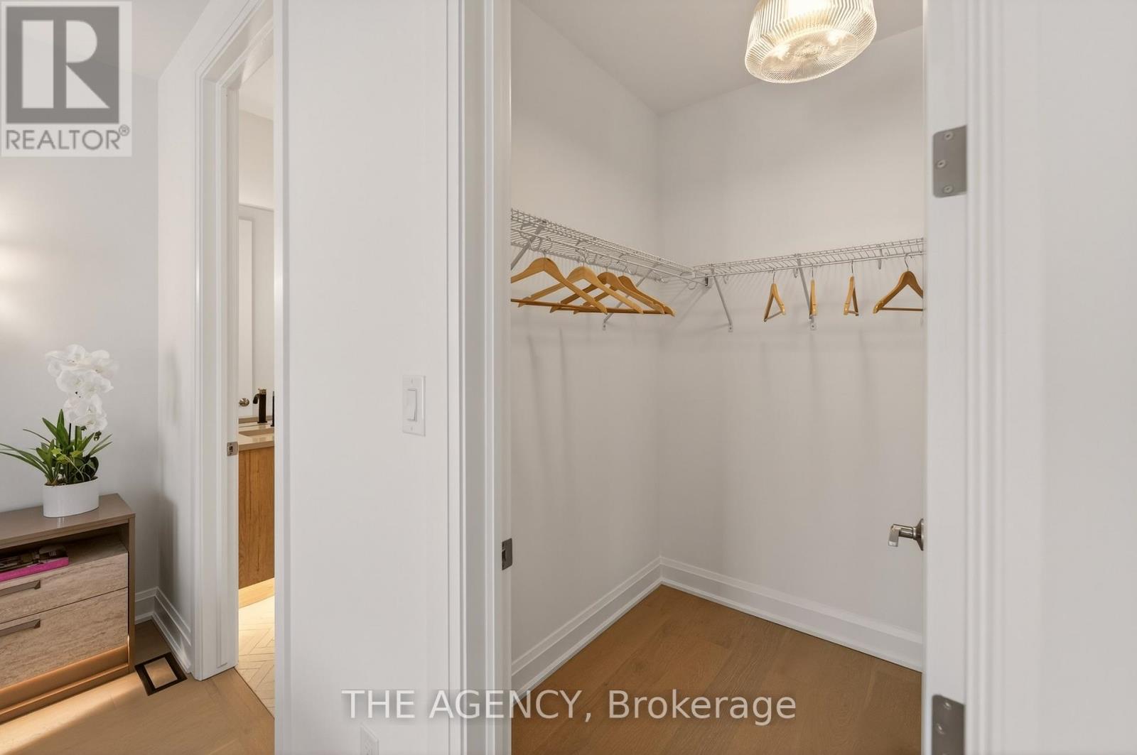 70F - 574 SENECA DRIVE