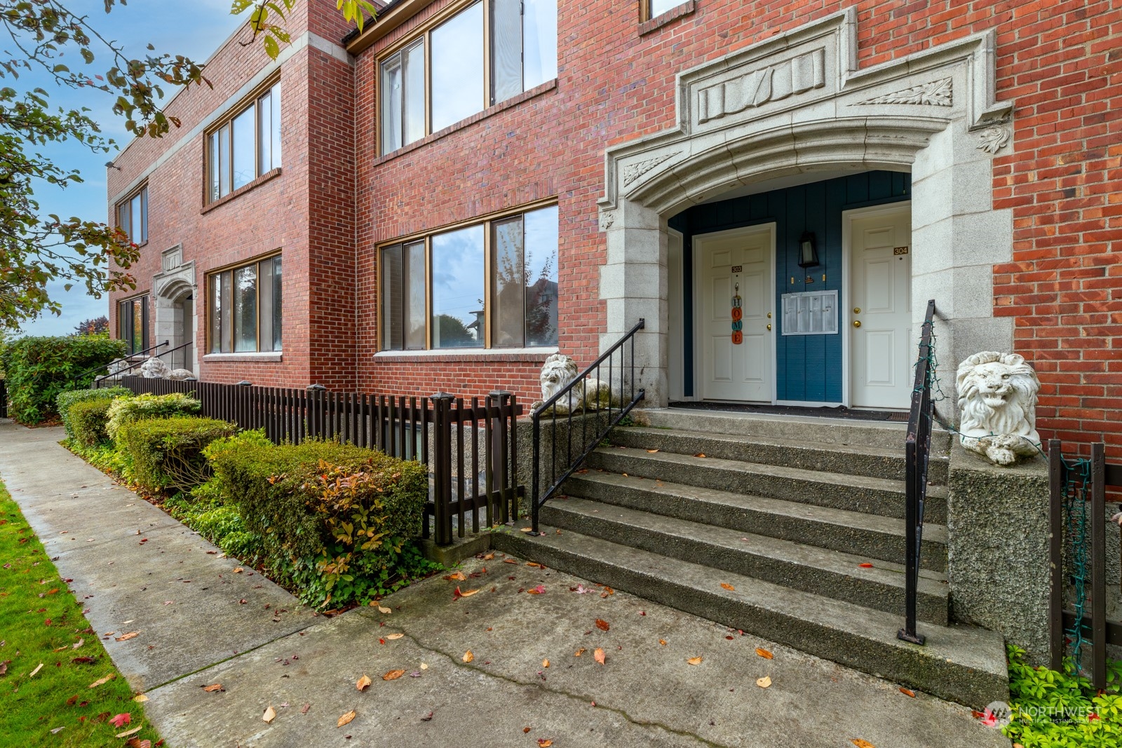 2120 Highland Avenue Unit: 203