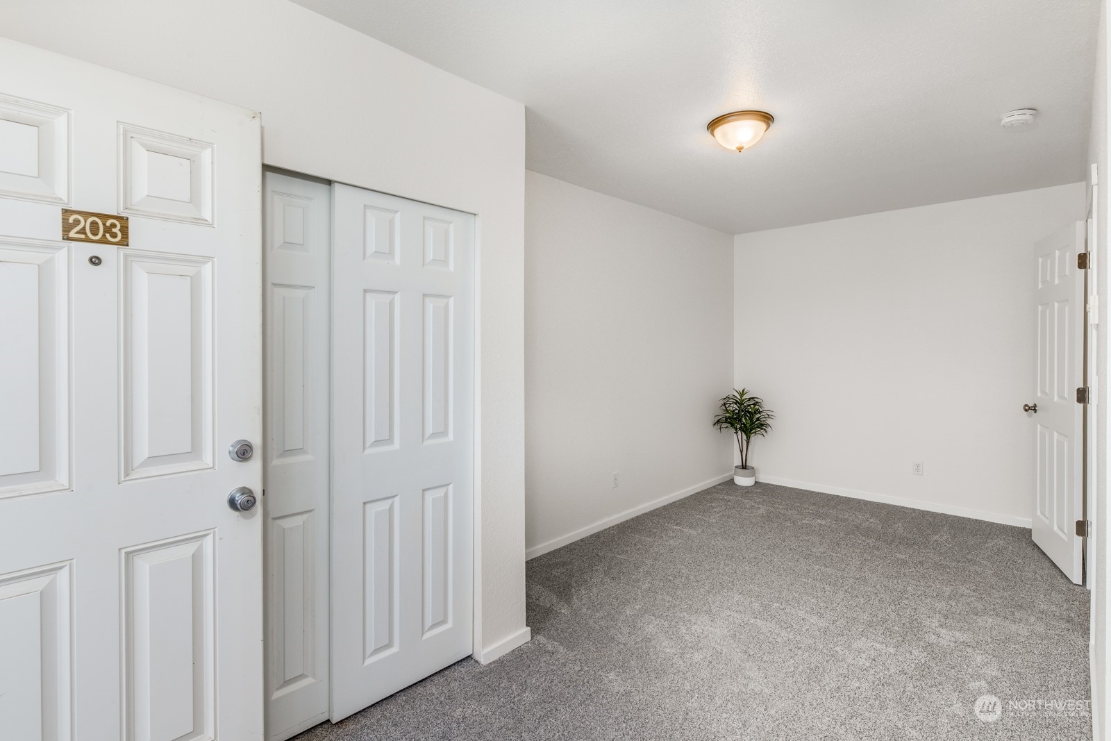 2120 Highland Avenue Unit: 203