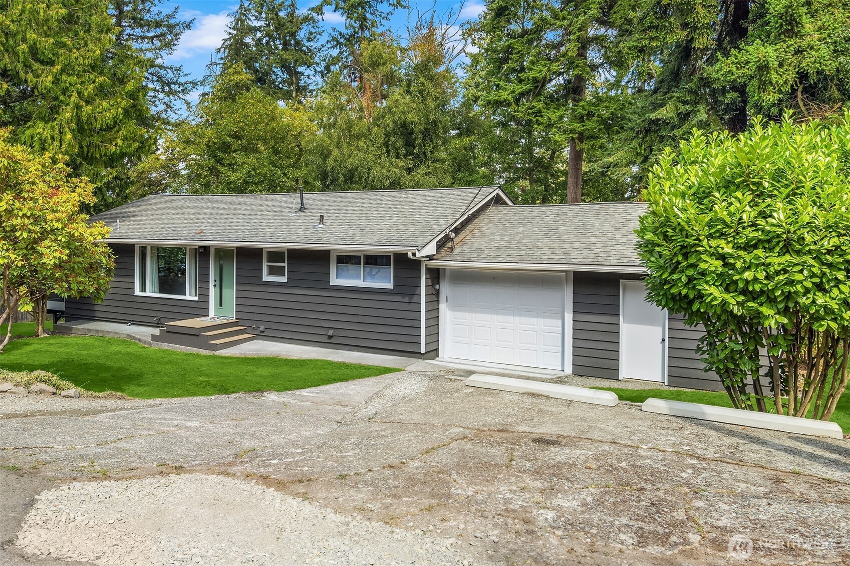 4521 Crescent Avenue