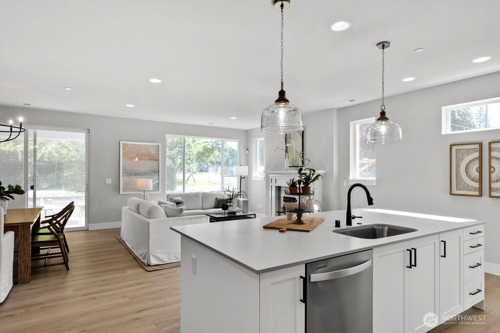 20114 10th Avenue W Unit: B