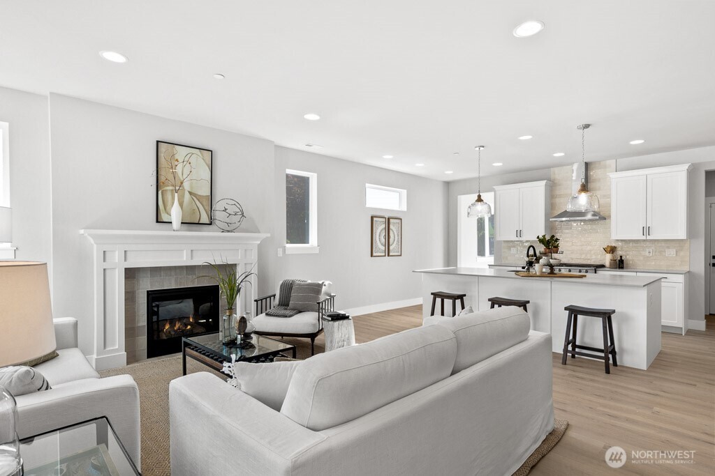 20114 10th Avenue W Unit: B
