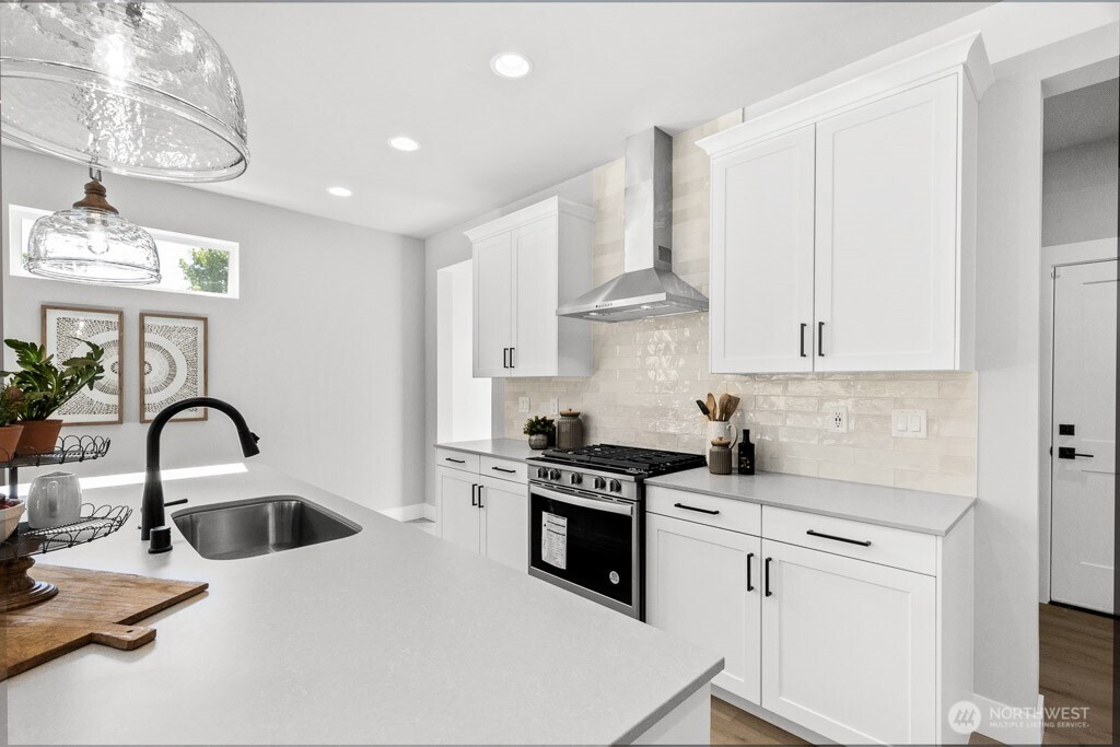 20114 10th Avenue W Unit: A