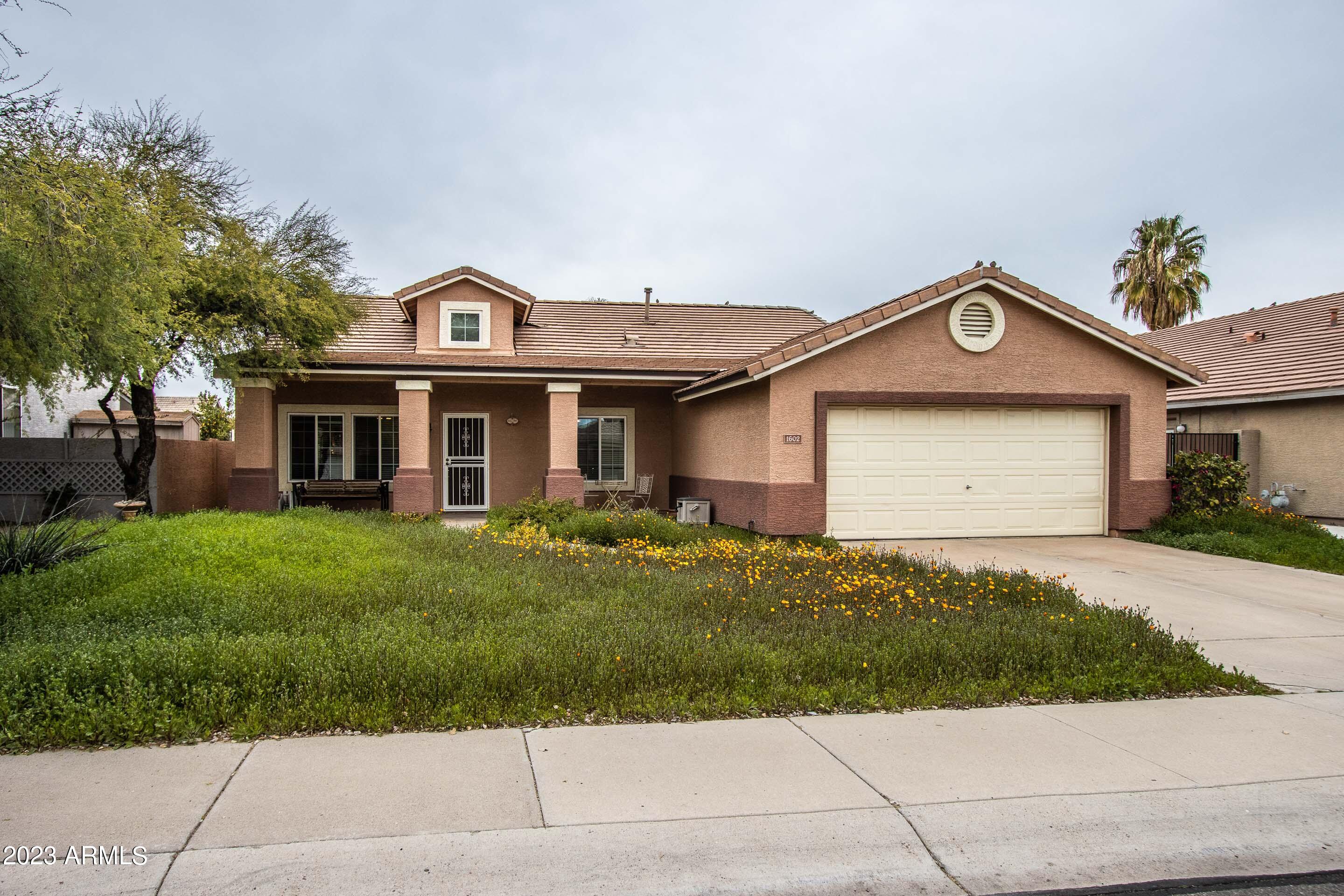 1602 E OAKLAND Street