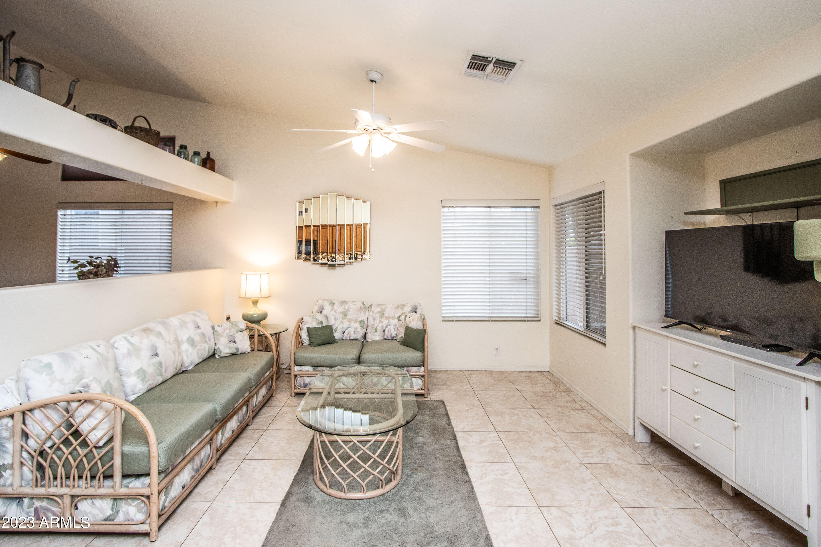 1602 E OAKLAND Street