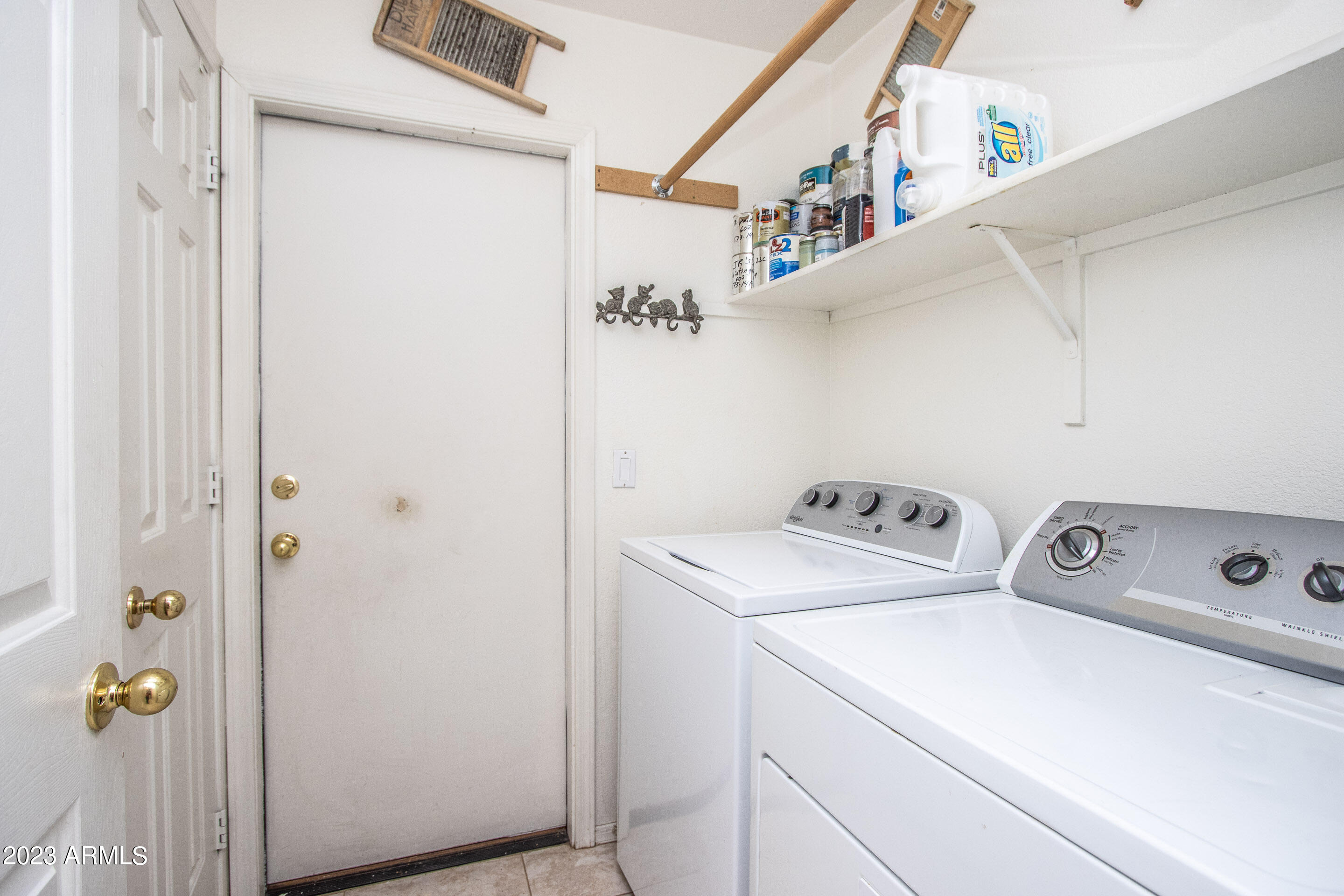 1602 E OAKLAND Street