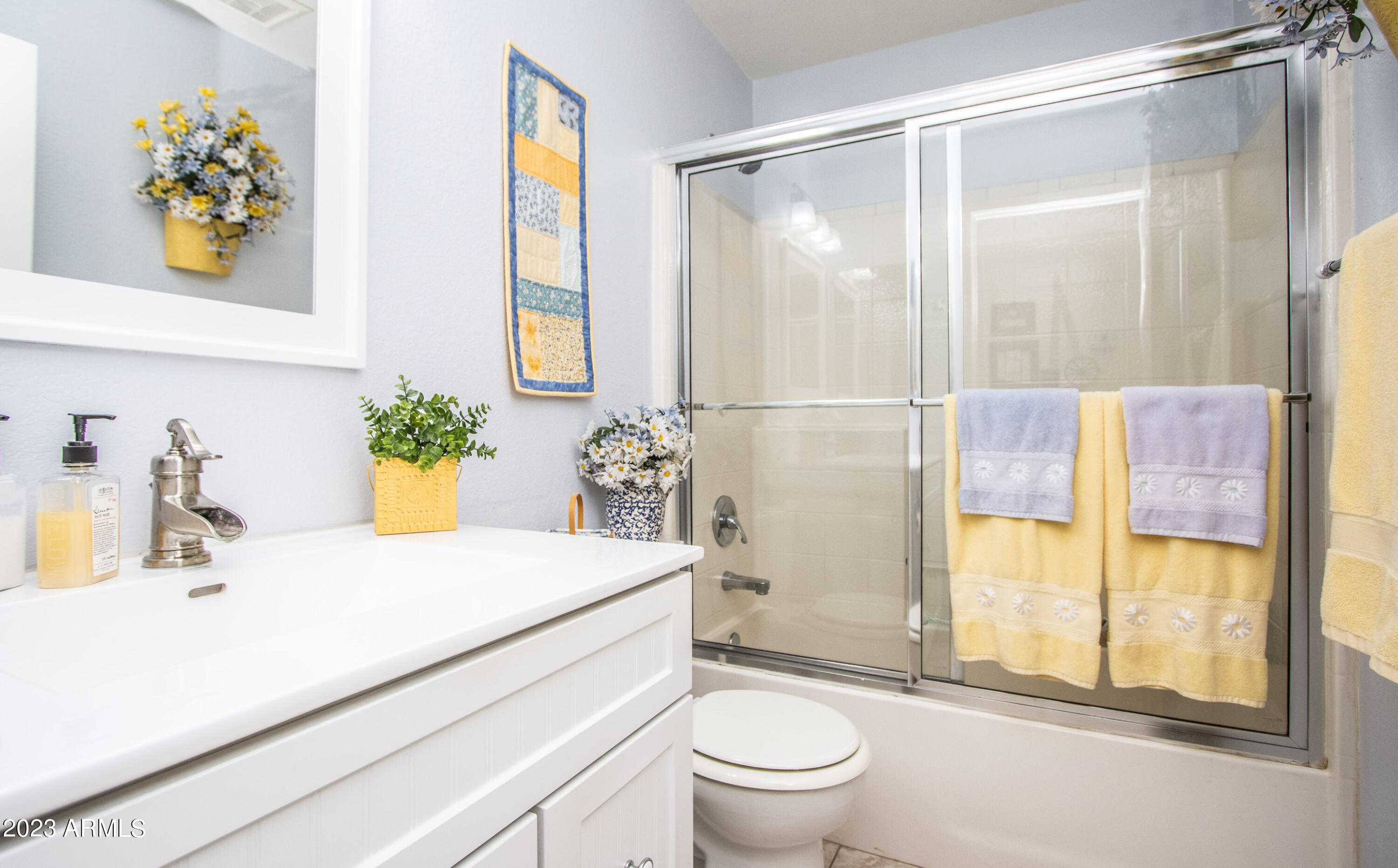 1602 E OAKLAND Street