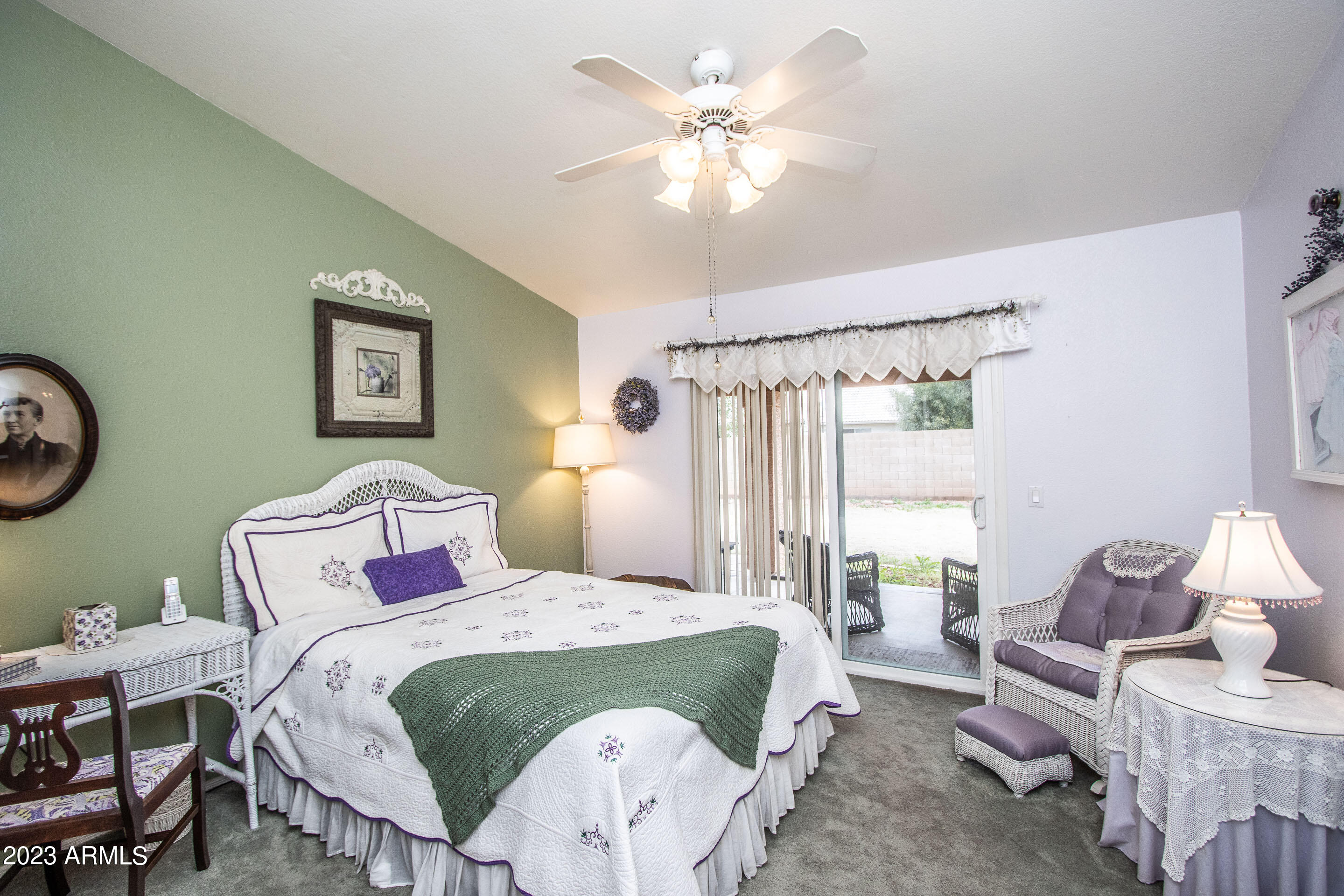 1602 E OAKLAND Street