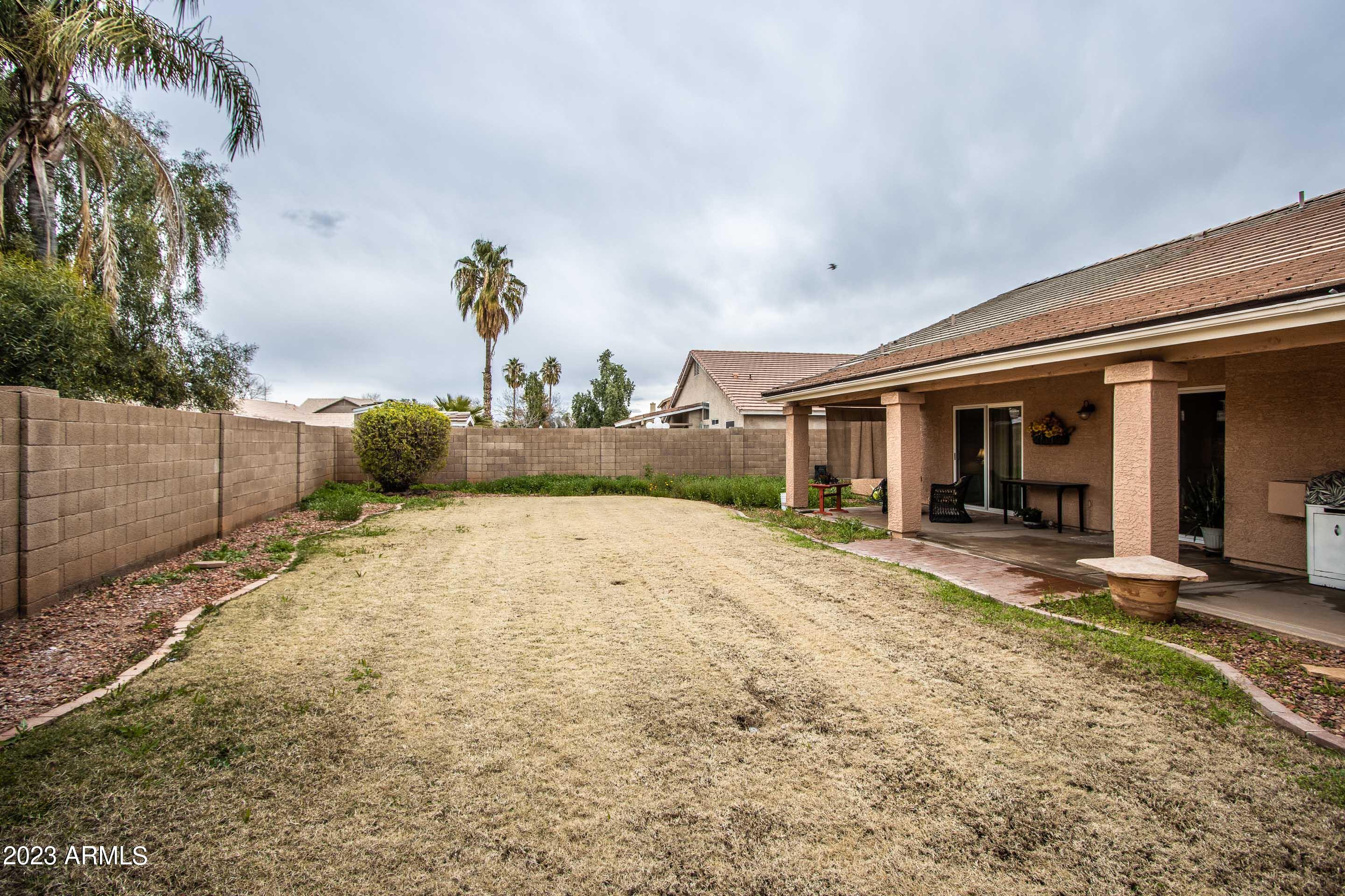 1602 E OAKLAND Street