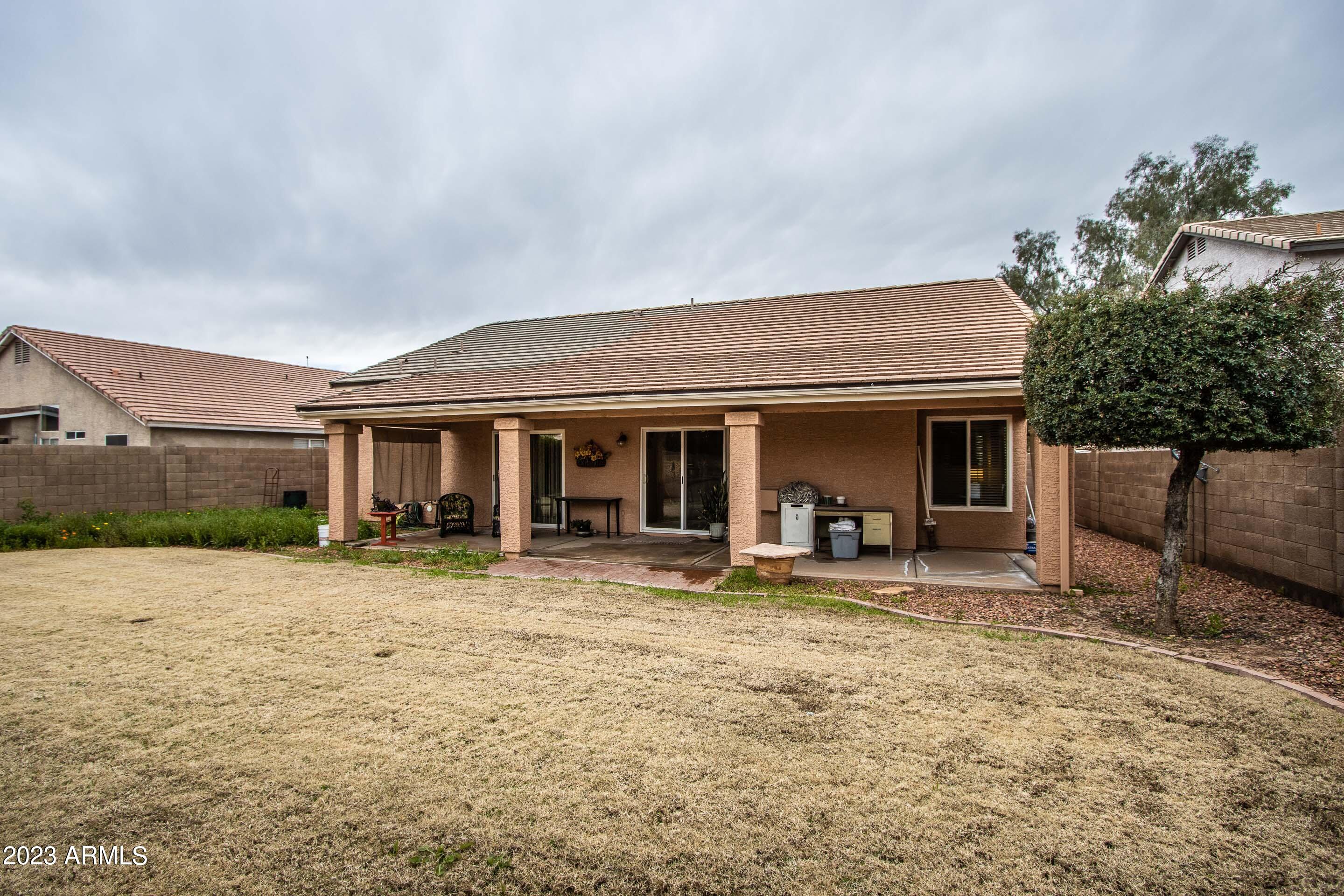 1602 E OAKLAND Street