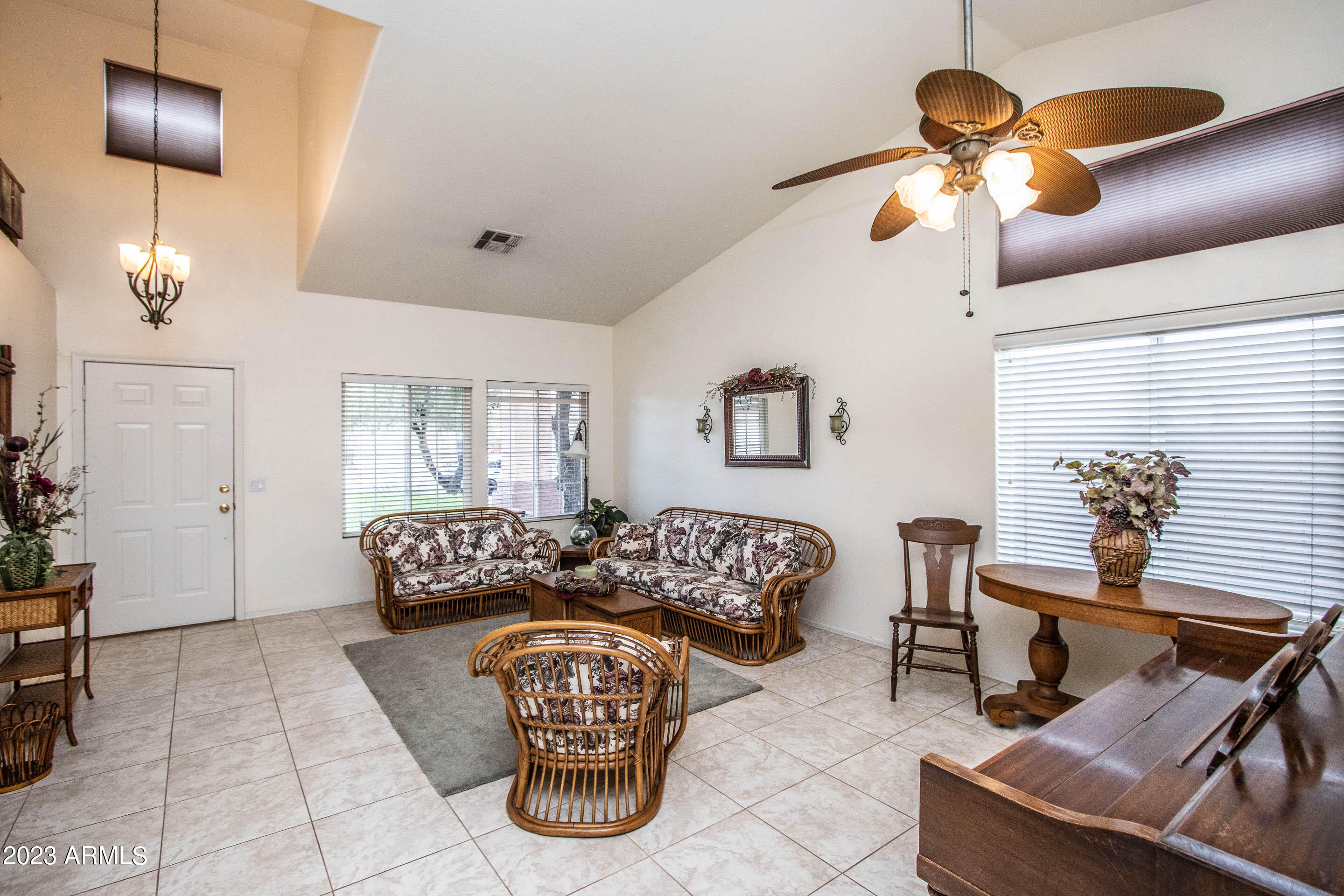 1602 E OAKLAND Street