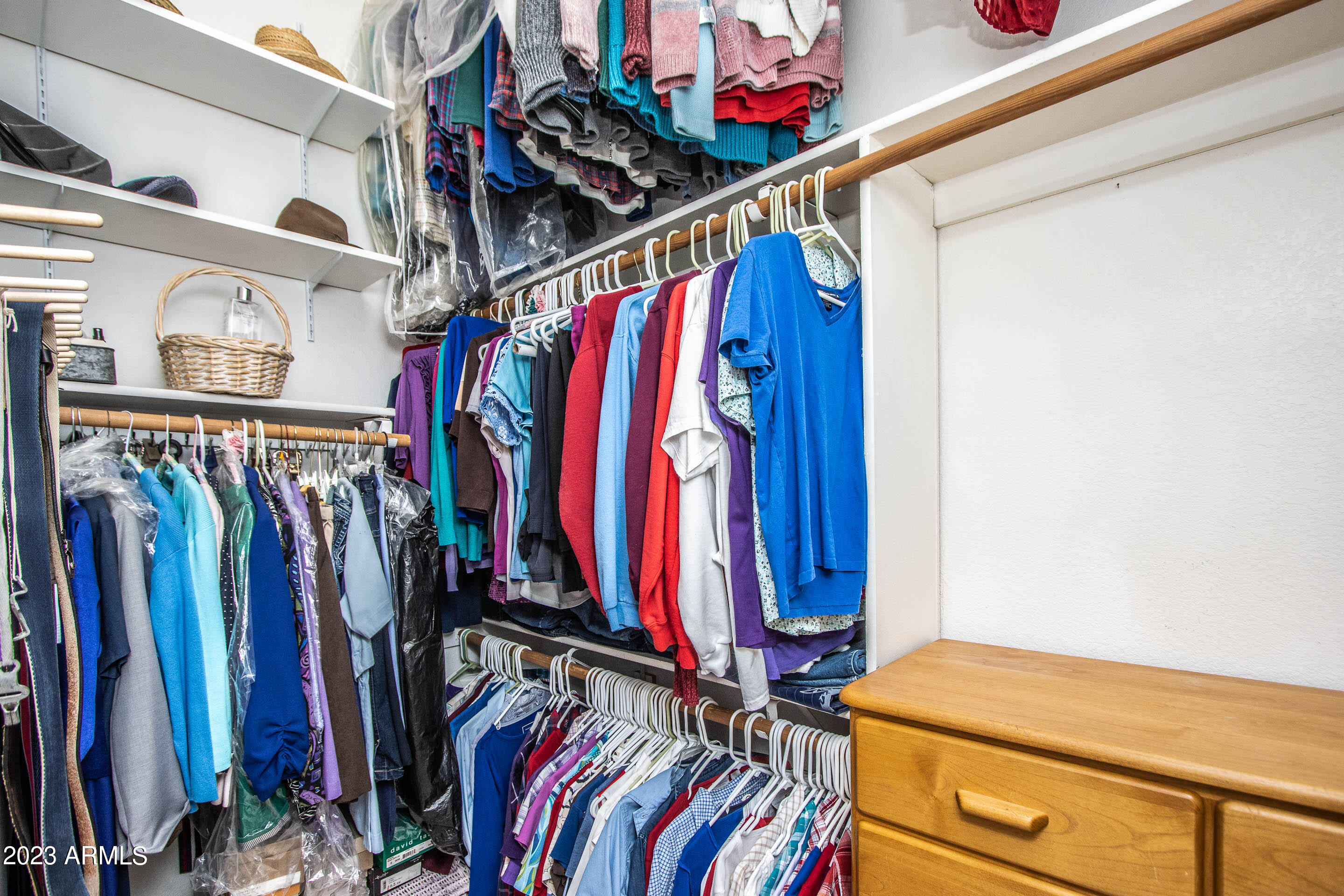 1602 E OAKLAND Street