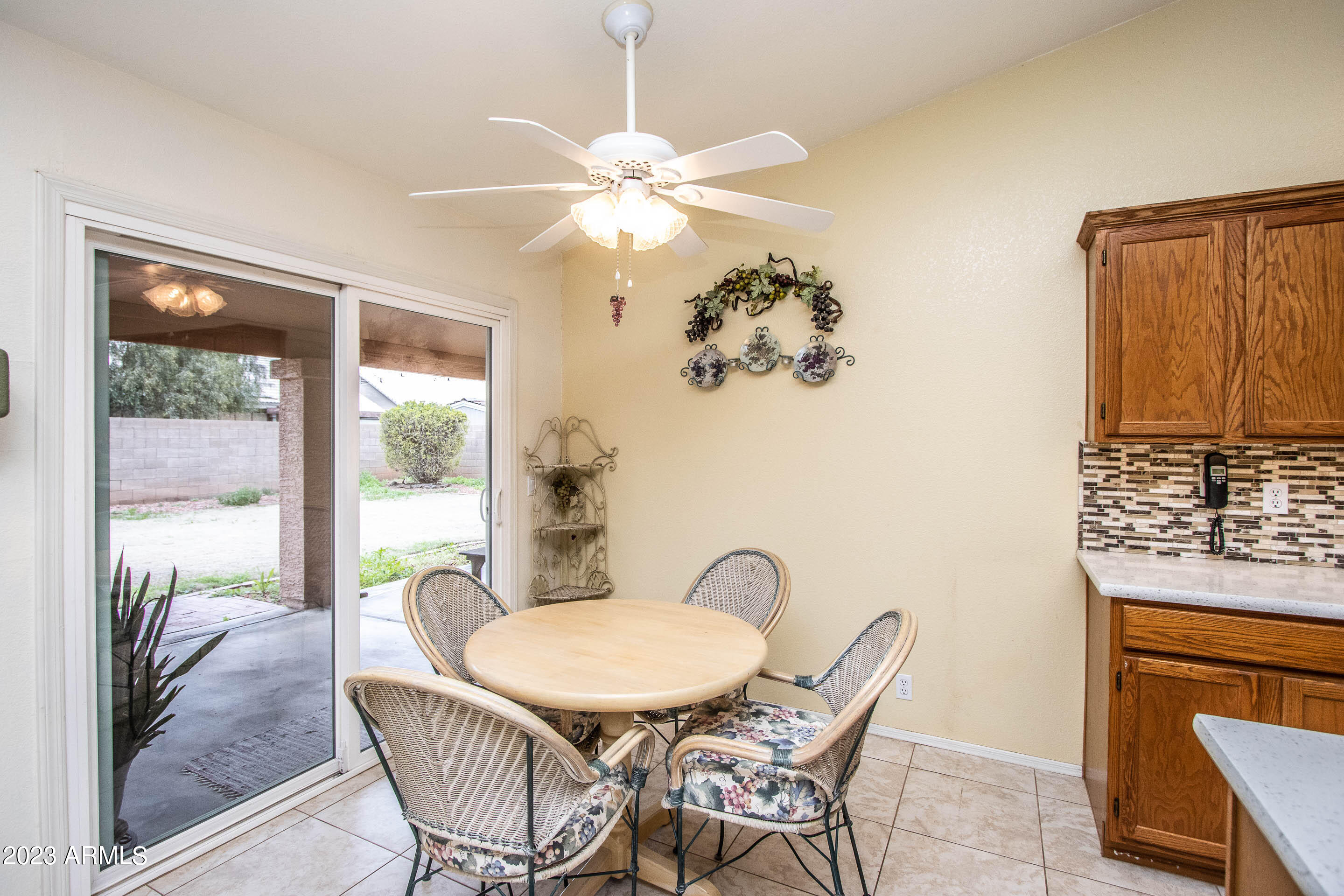 1602 E OAKLAND Street