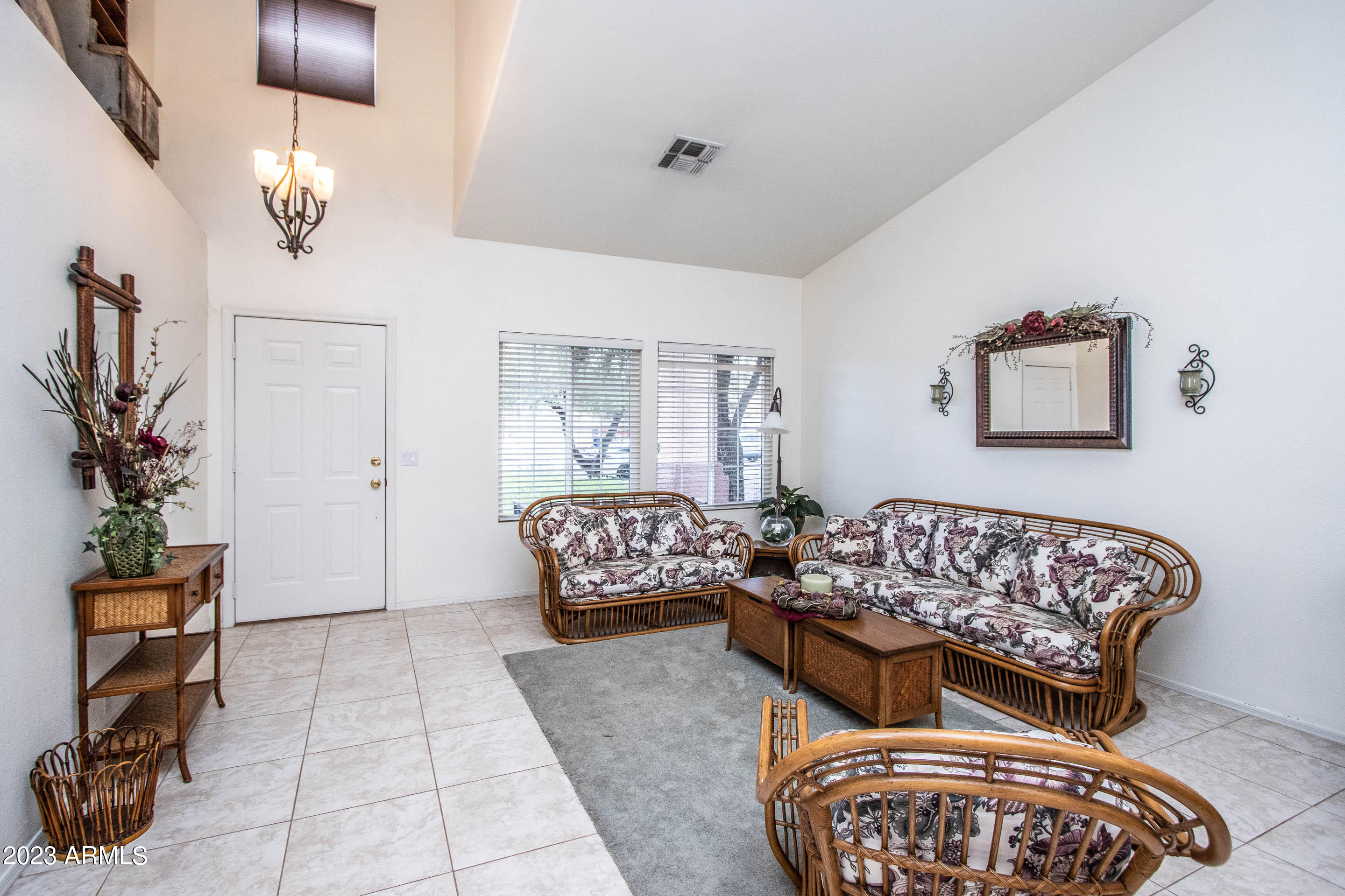 1602 E OAKLAND Street