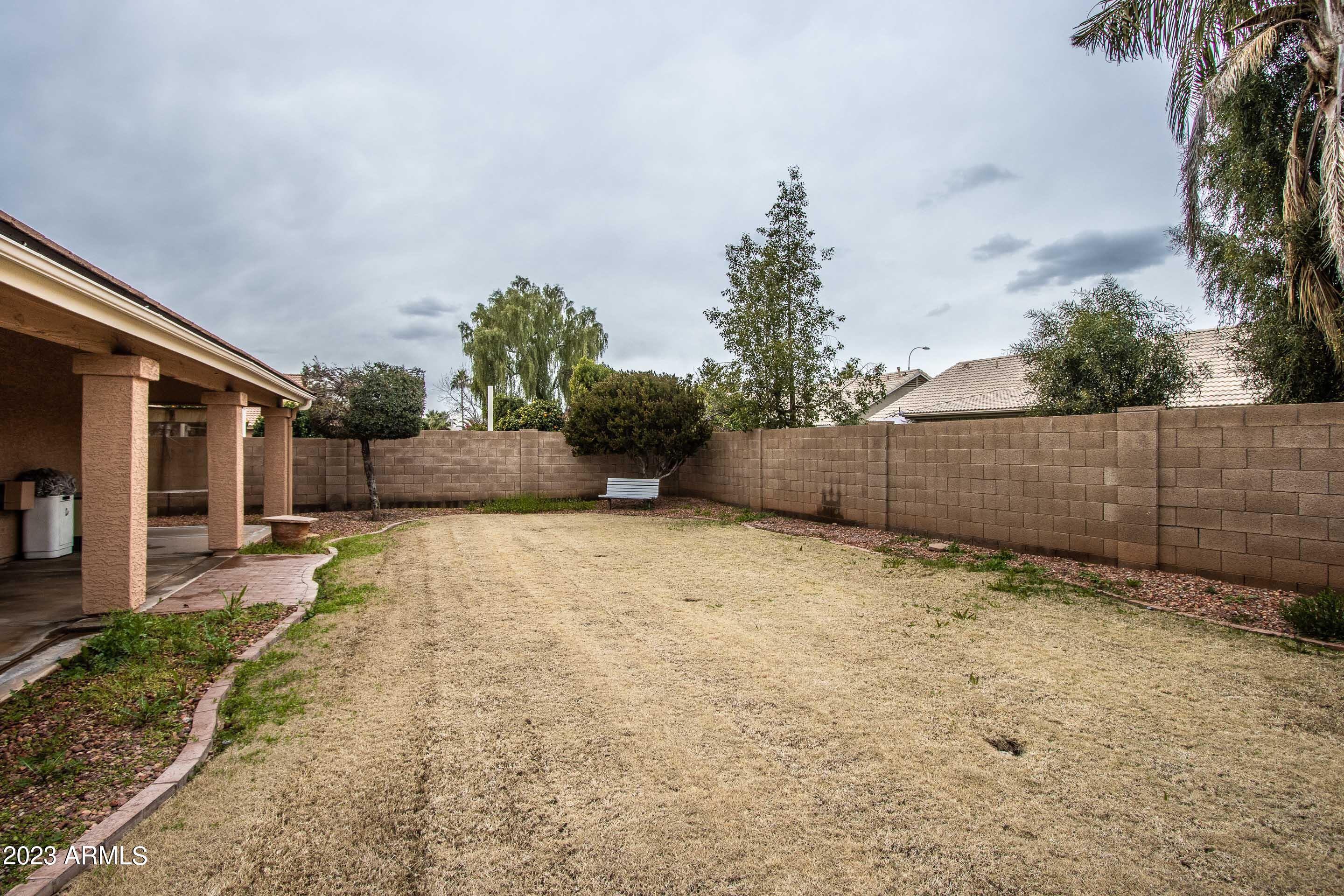 1602 E OAKLAND Street