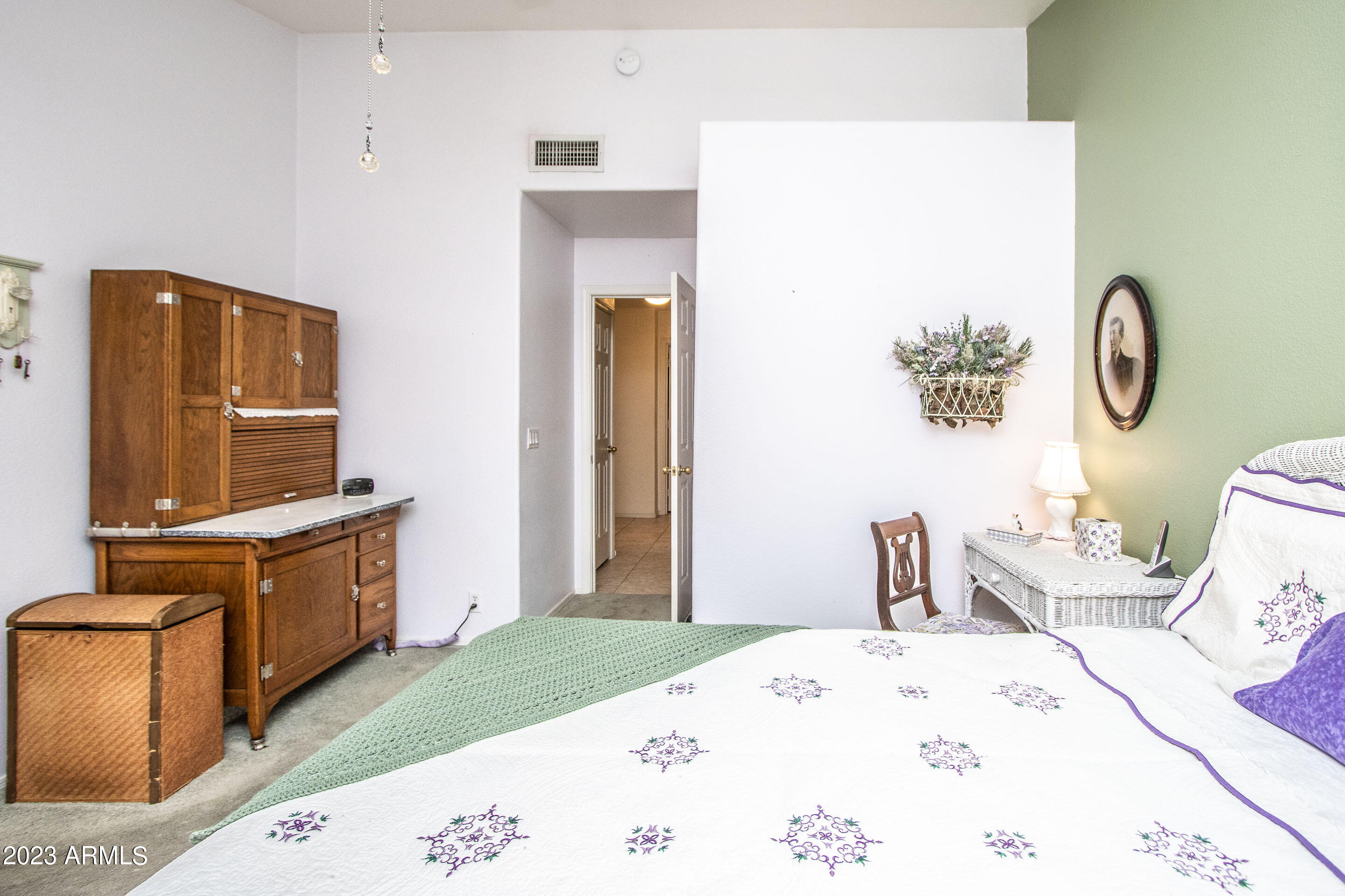 1602 E OAKLAND Street