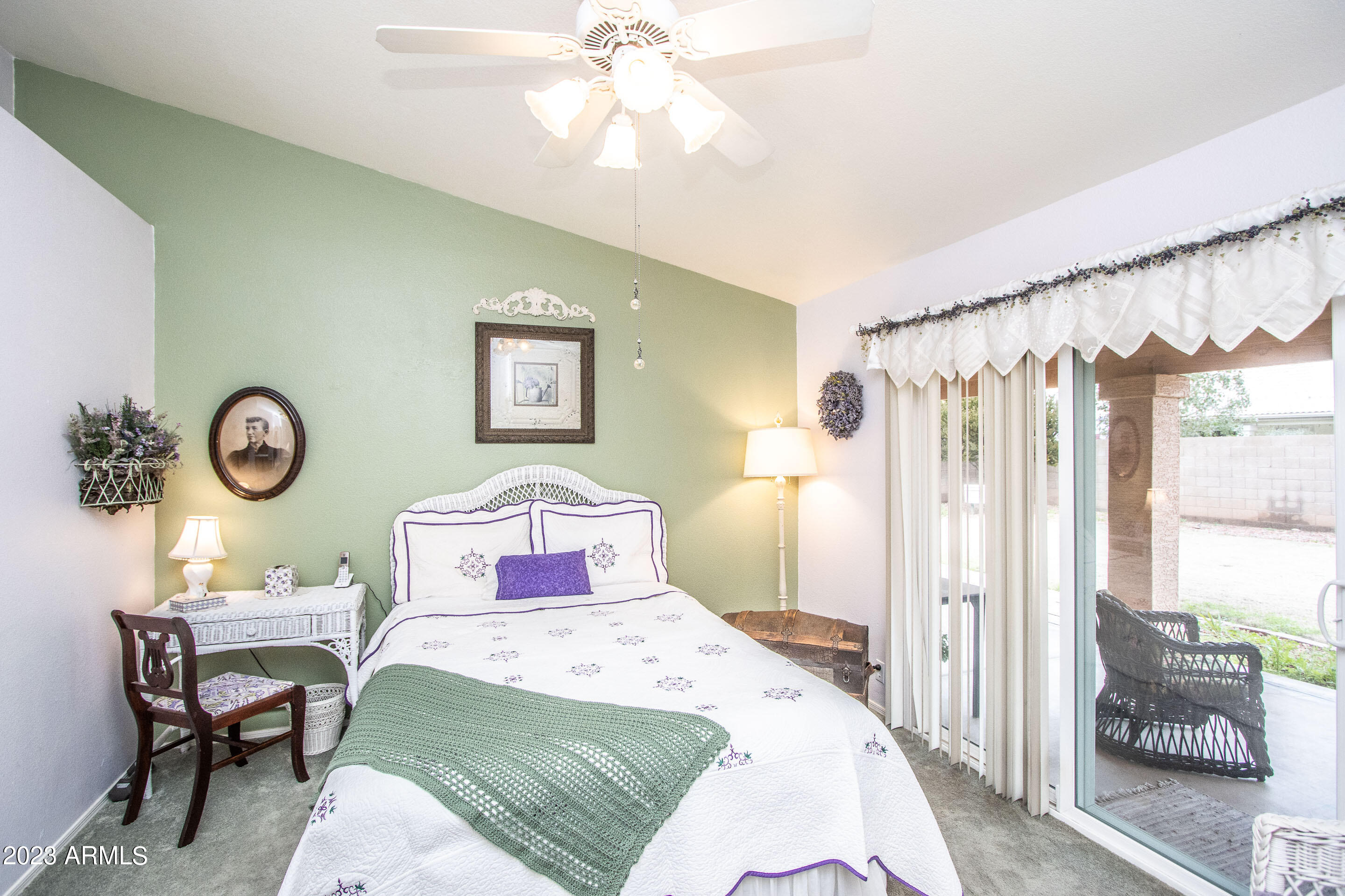 1602 E OAKLAND Street