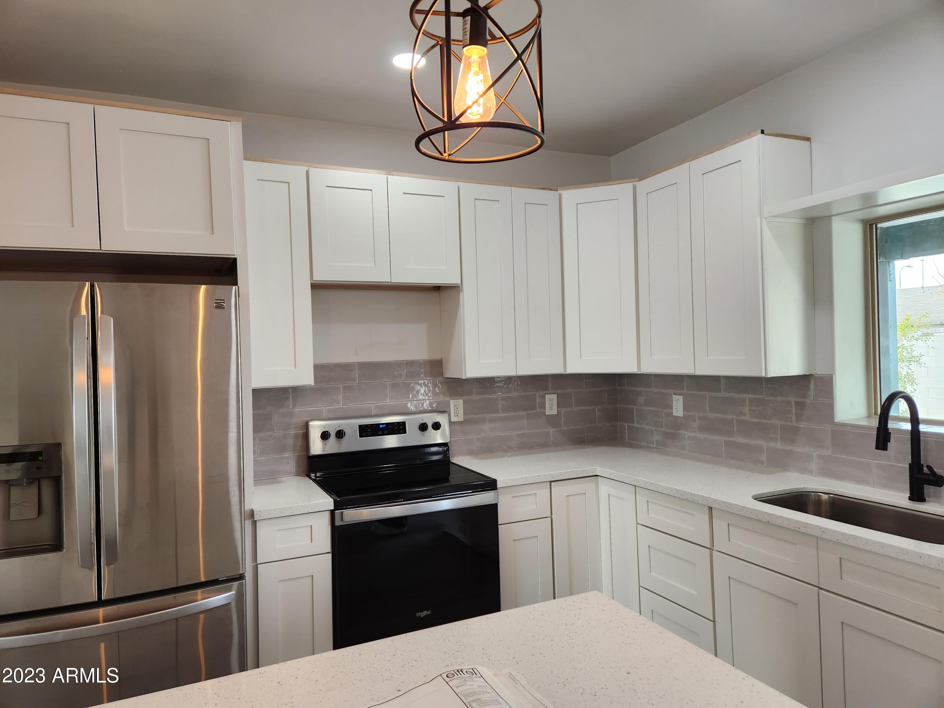 1712 W Hidalgo Avenue