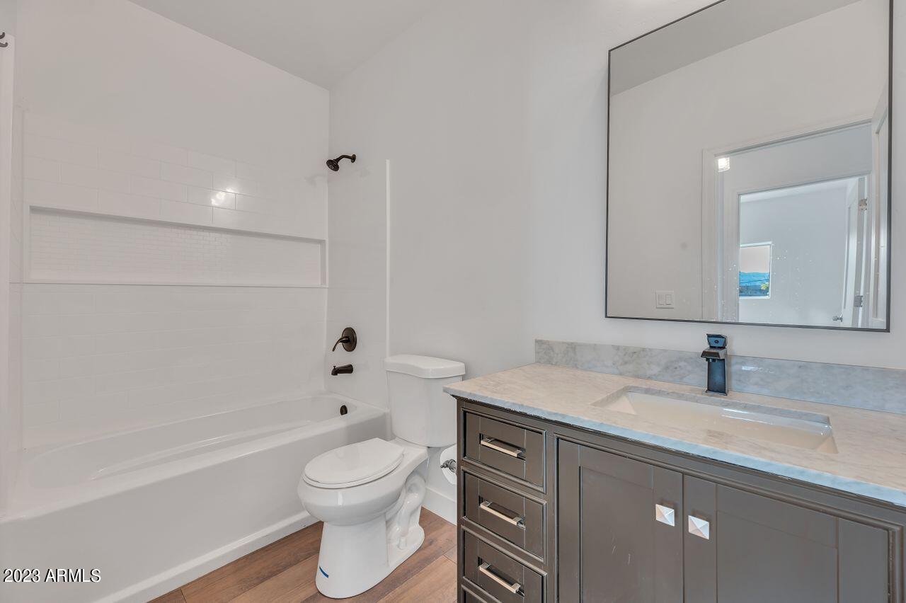 1712 W Hidalgo Avenue