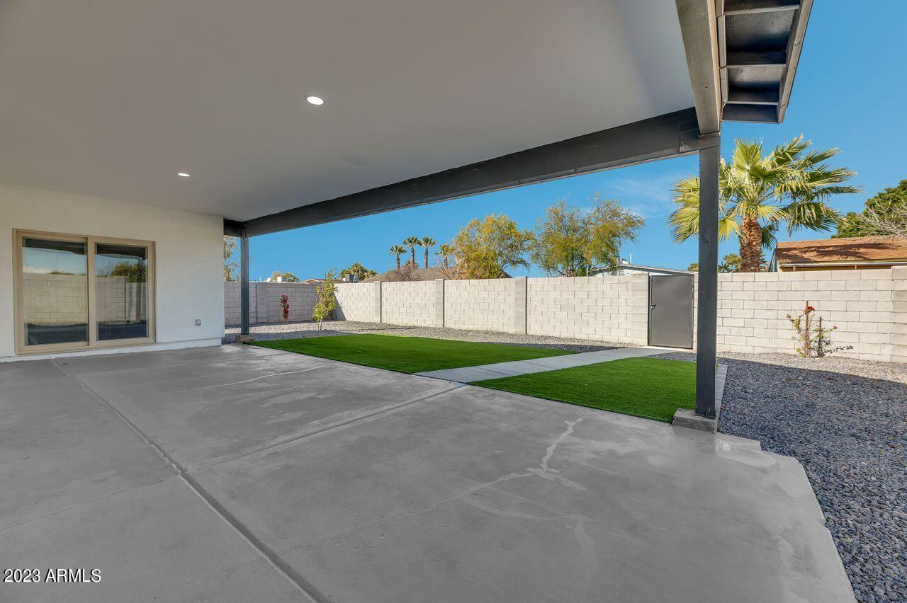 1712 W Hidalgo Avenue