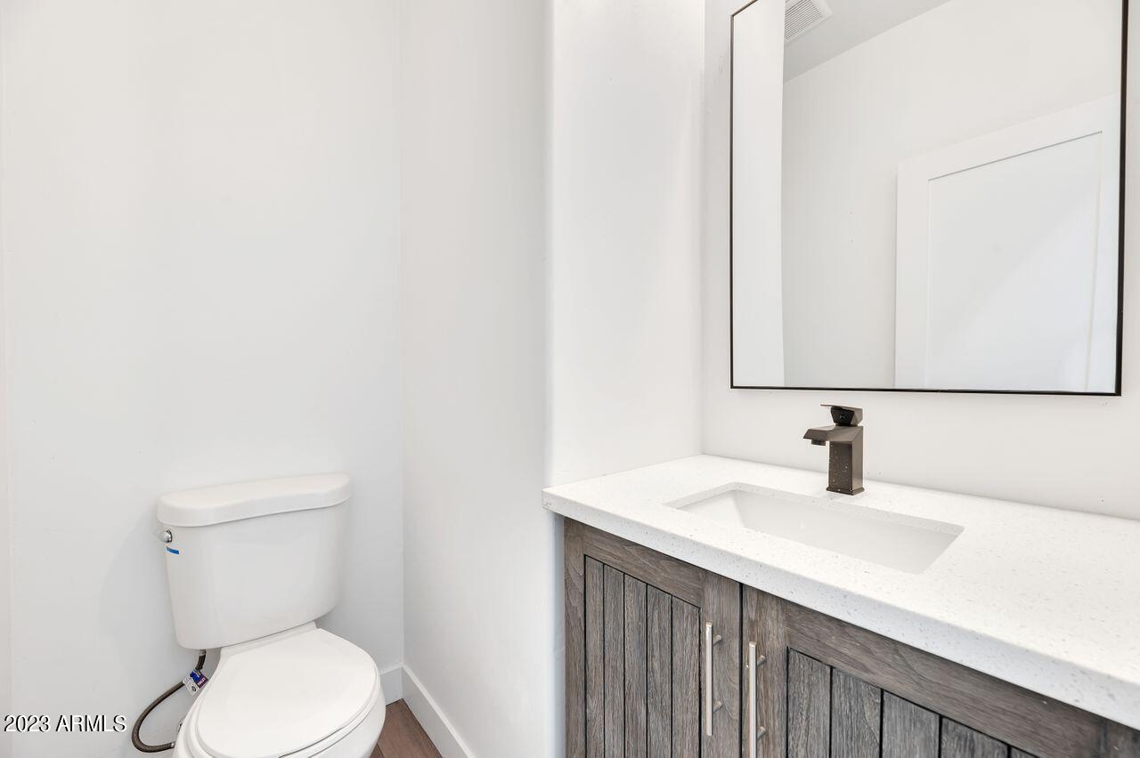 1712 W Hidalgo Avenue