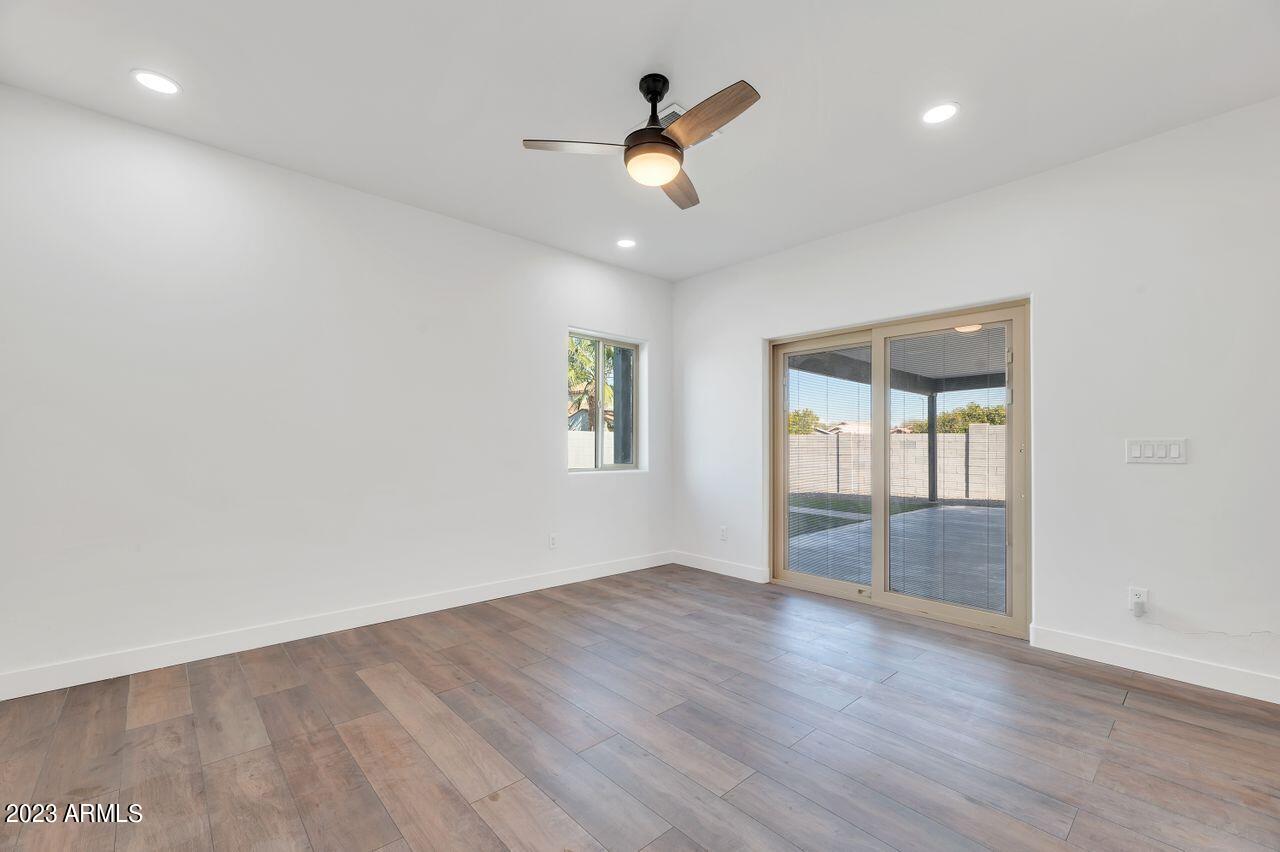 1712 W Hidalgo Avenue