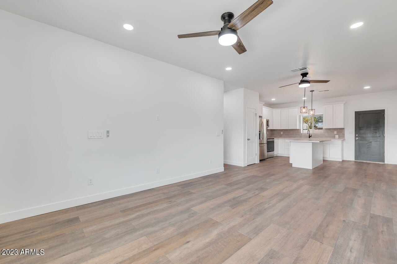 1712 W Hidalgo Avenue