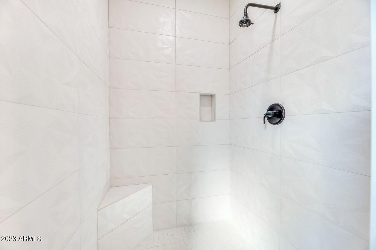 1712 W Hidalgo Avenue