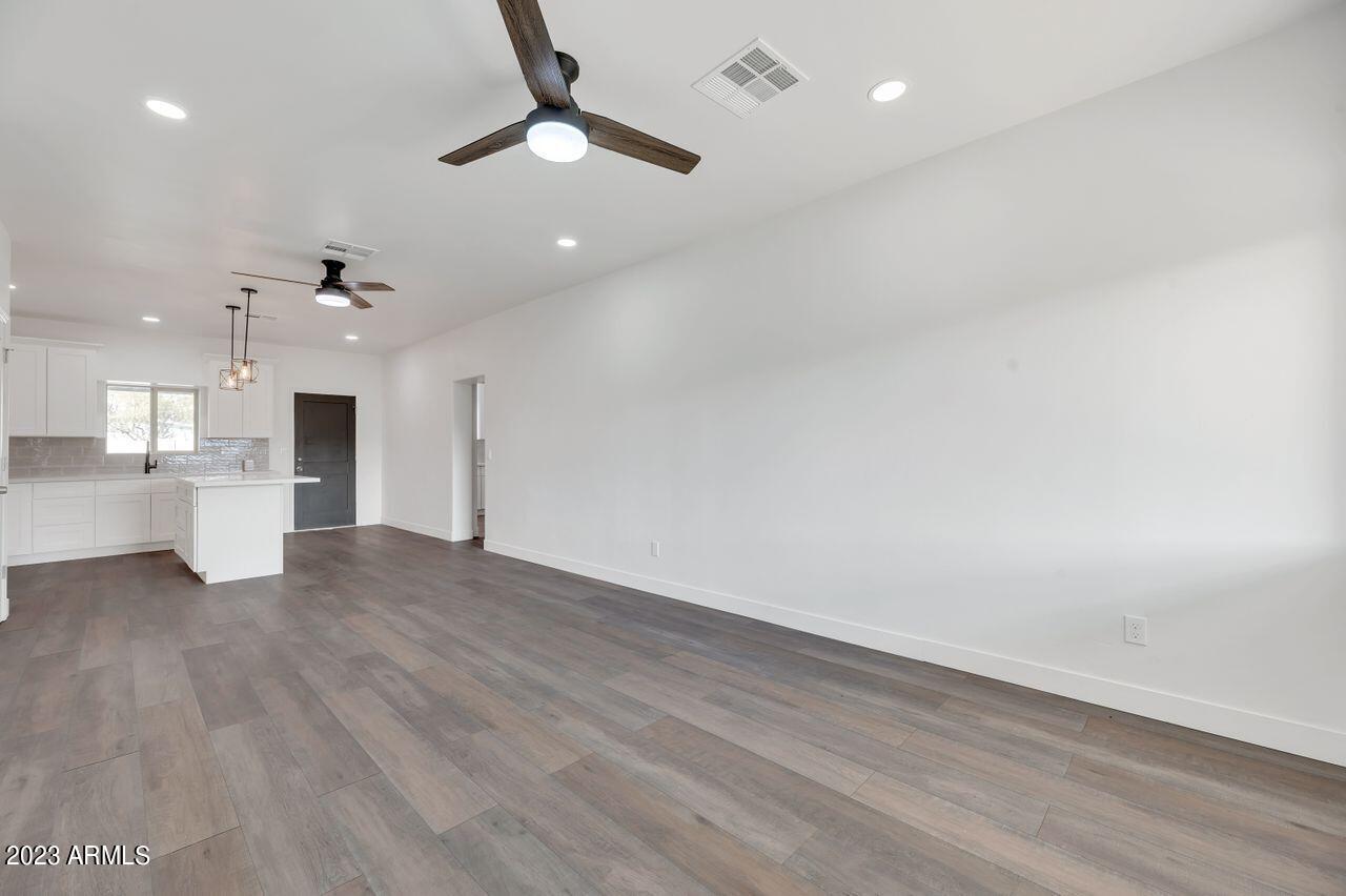 1712 W Hidalgo Avenue