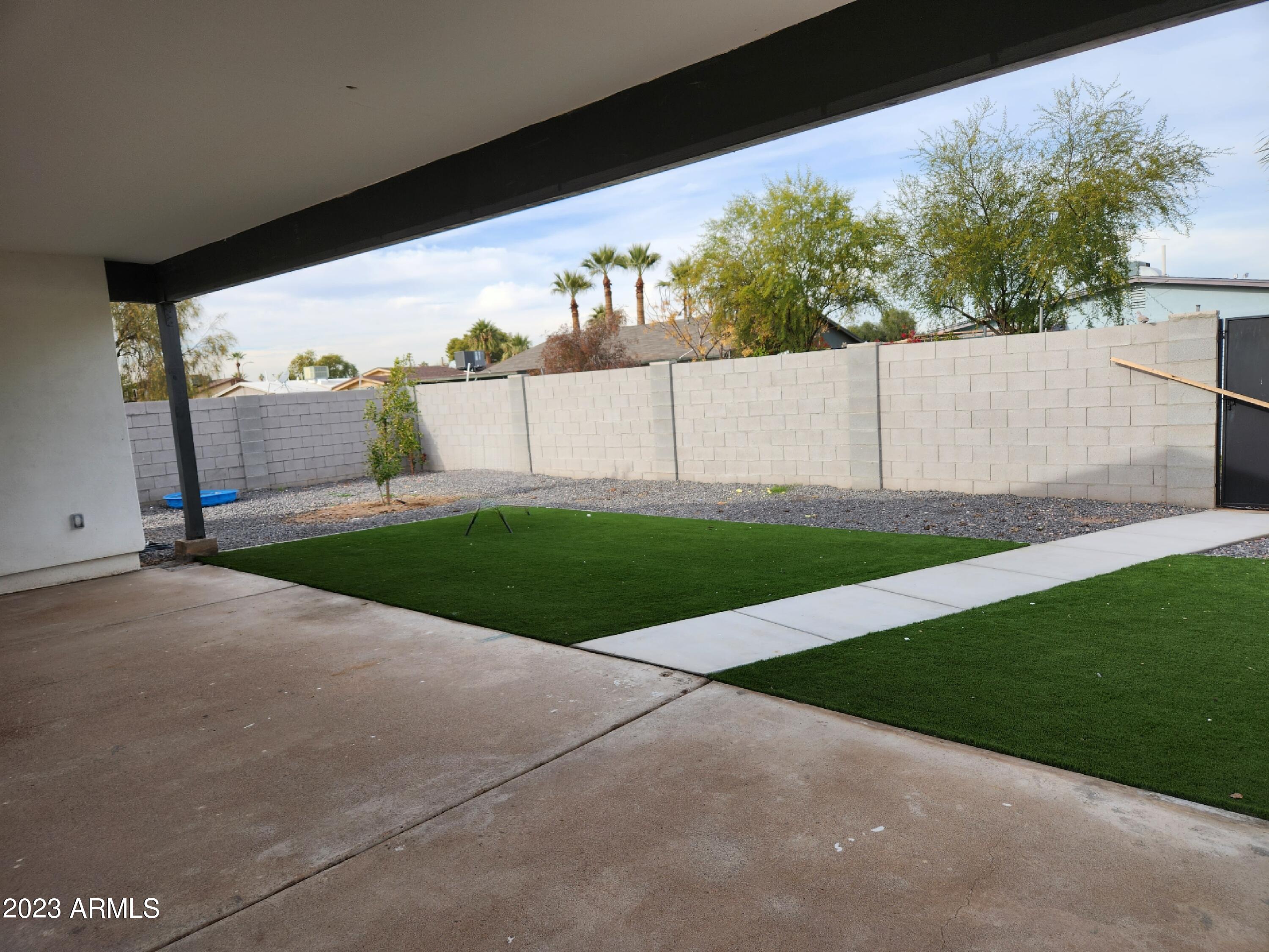 1712 W Hidalgo Avenue