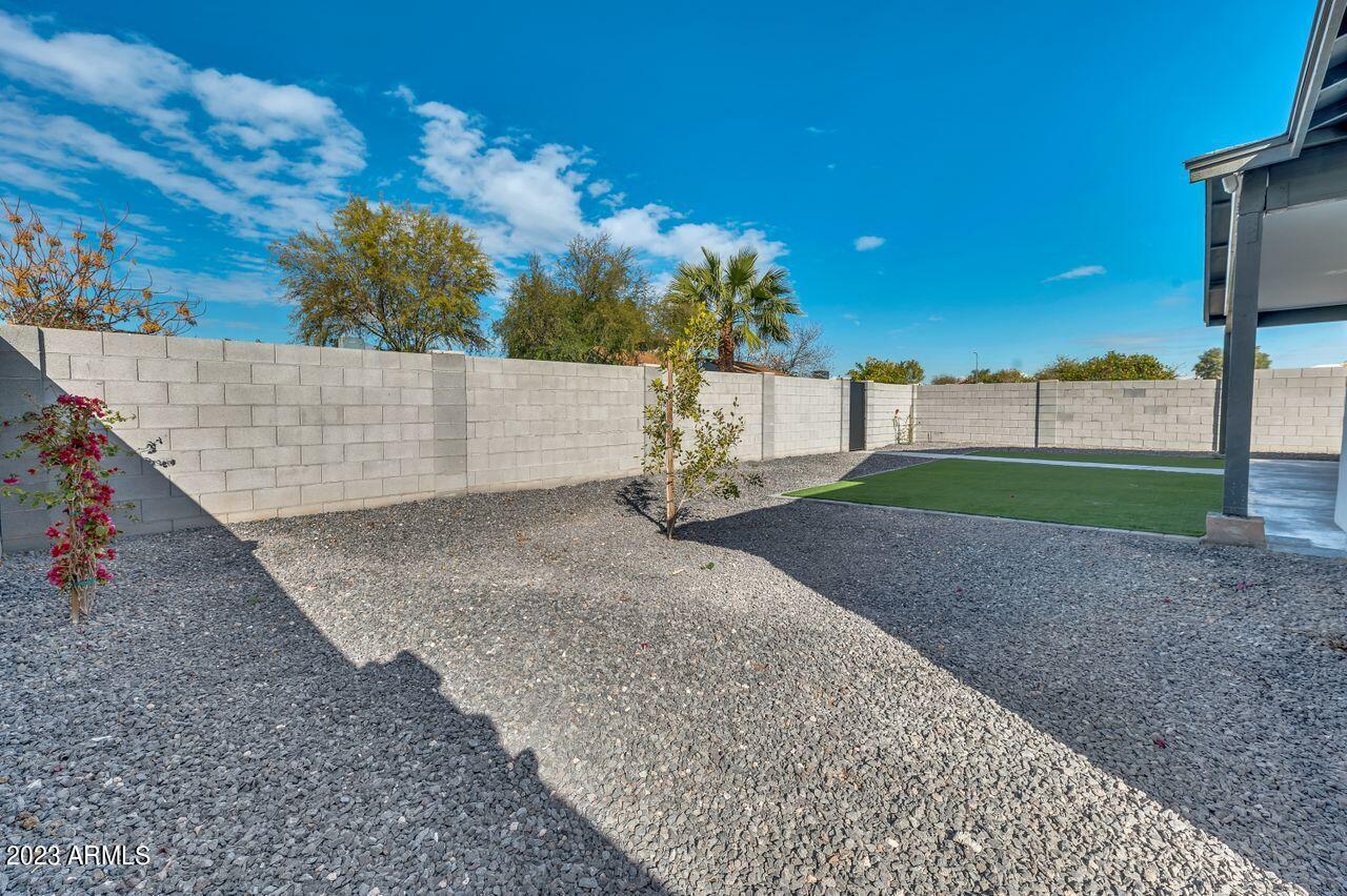 1712 W Hidalgo Avenue