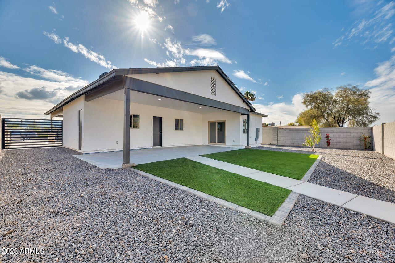 1712 W Hidalgo Avenue