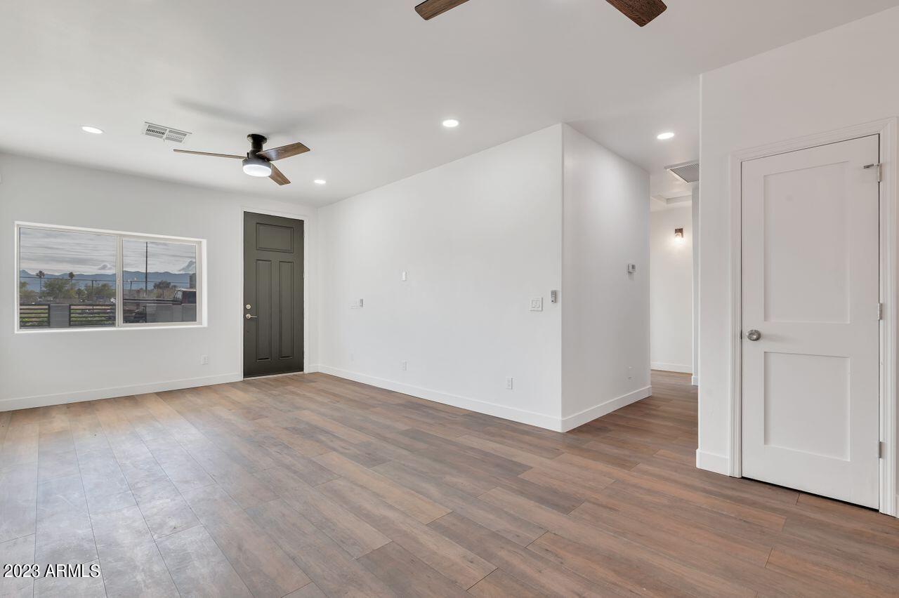 1712 W Hidalgo Avenue