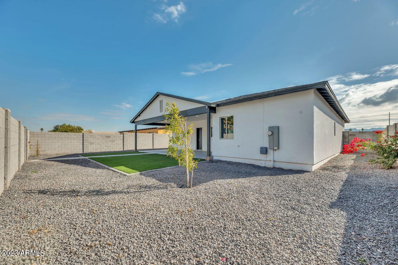 1712 W Hidalgo Avenue